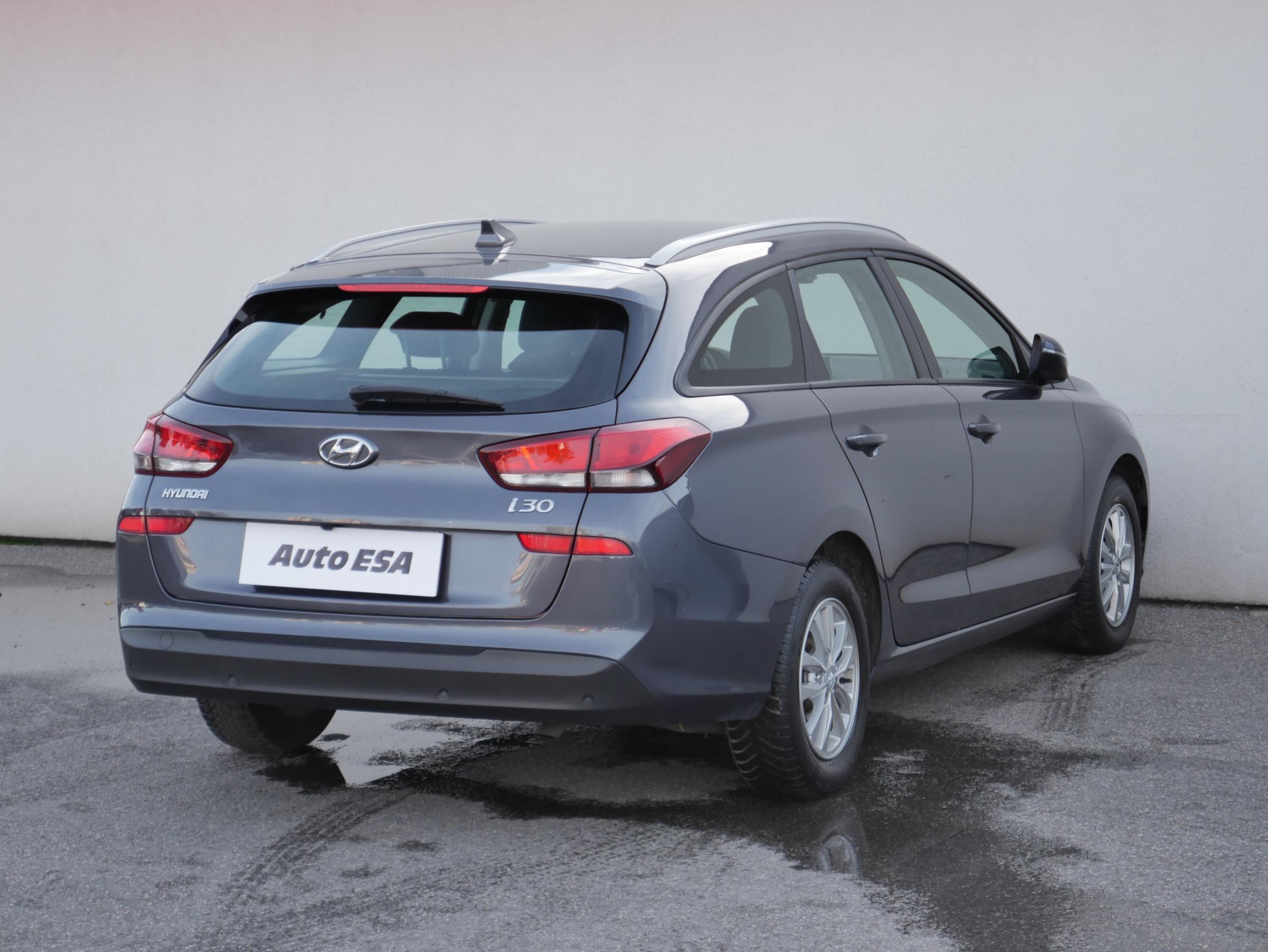 Hyundai i30, 2020 - pohled č. 4