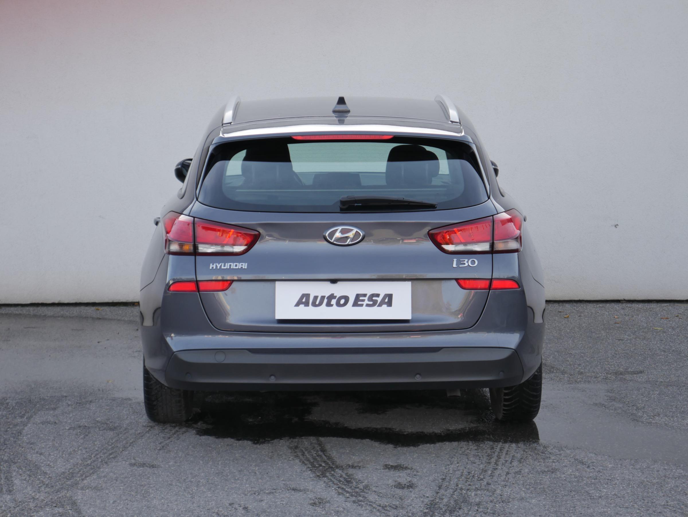Hyundai i30, 2020 - pohled č. 5