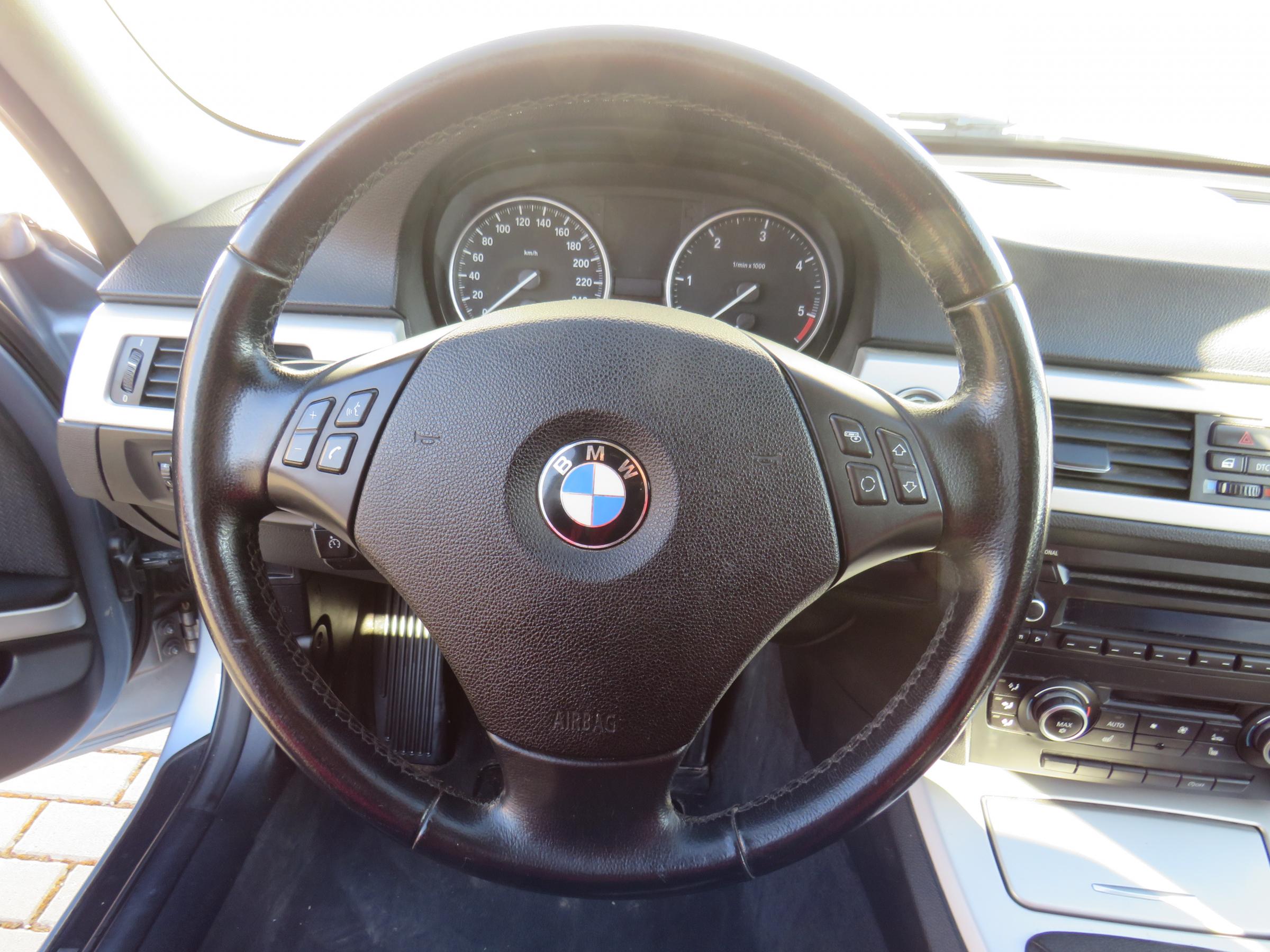 BMW Řada 3, 2010 - pohled č. 12