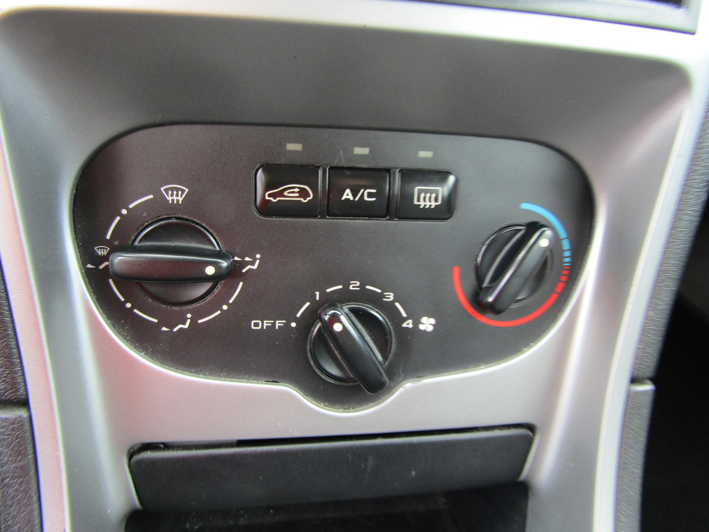 Peugeot 307, 2004 - pohled č. 12