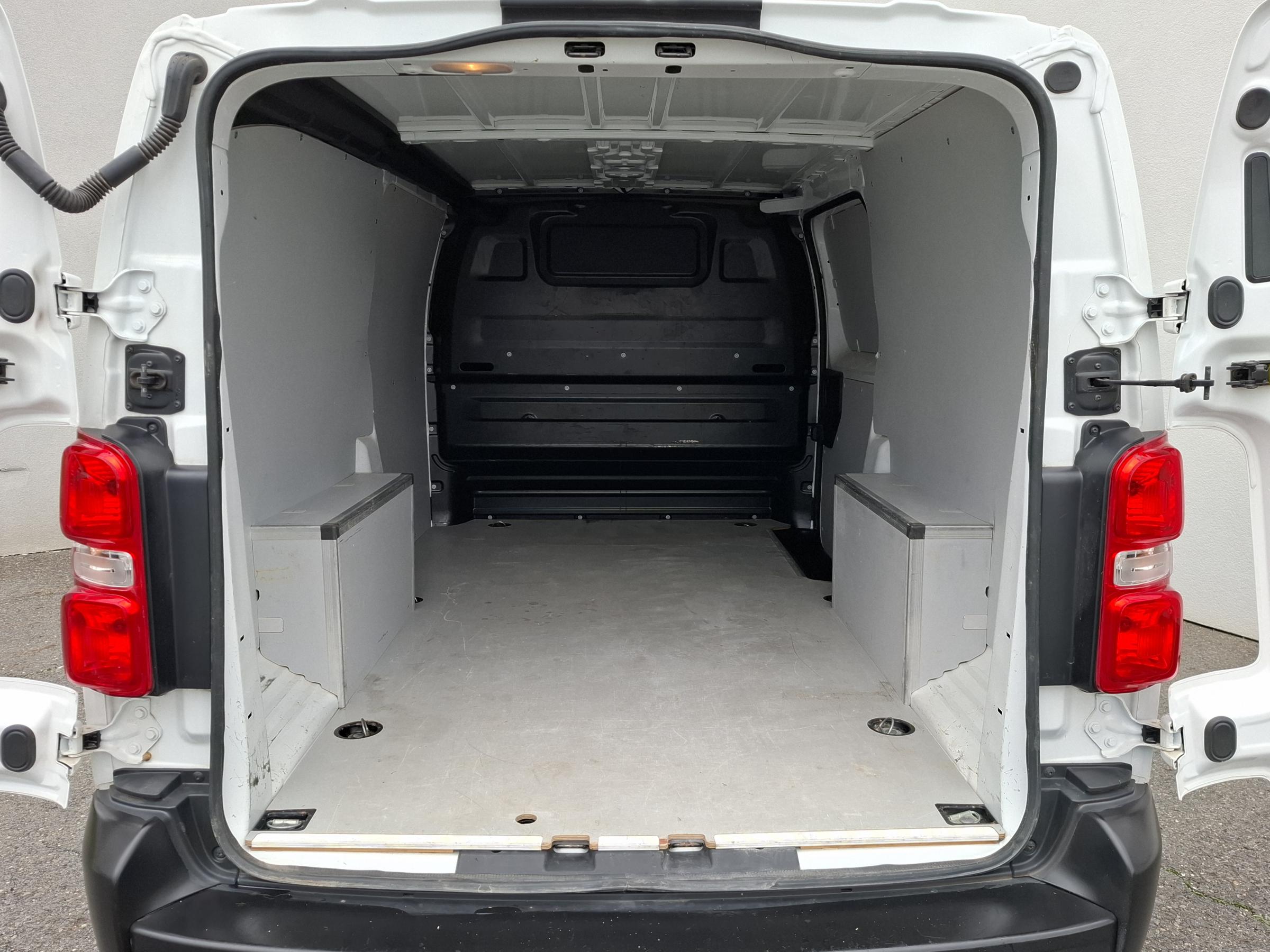 Peugeot Expert, 2020 - pohled č. 9