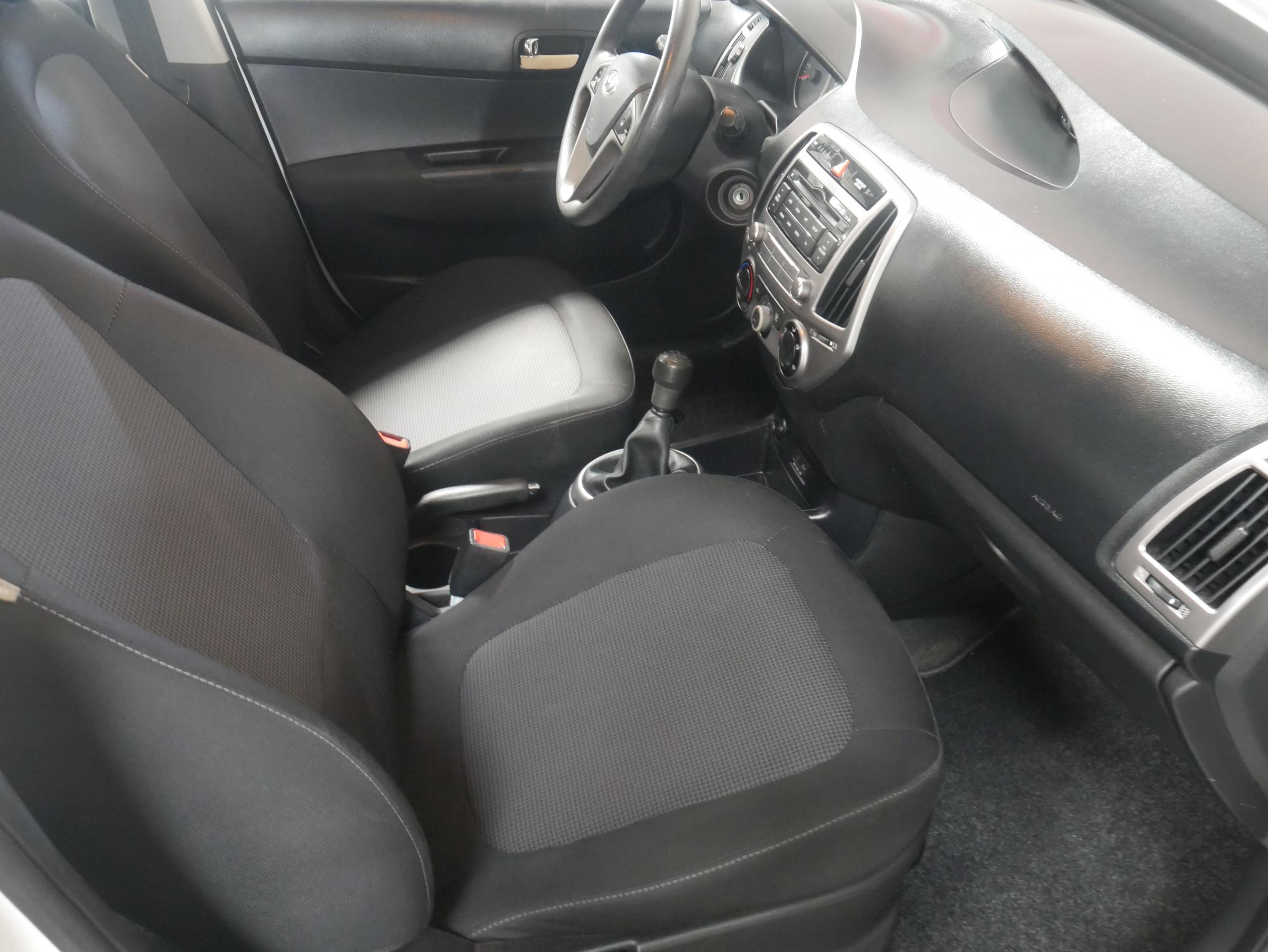 Hyundai i20, 2012 - pohled č. 12