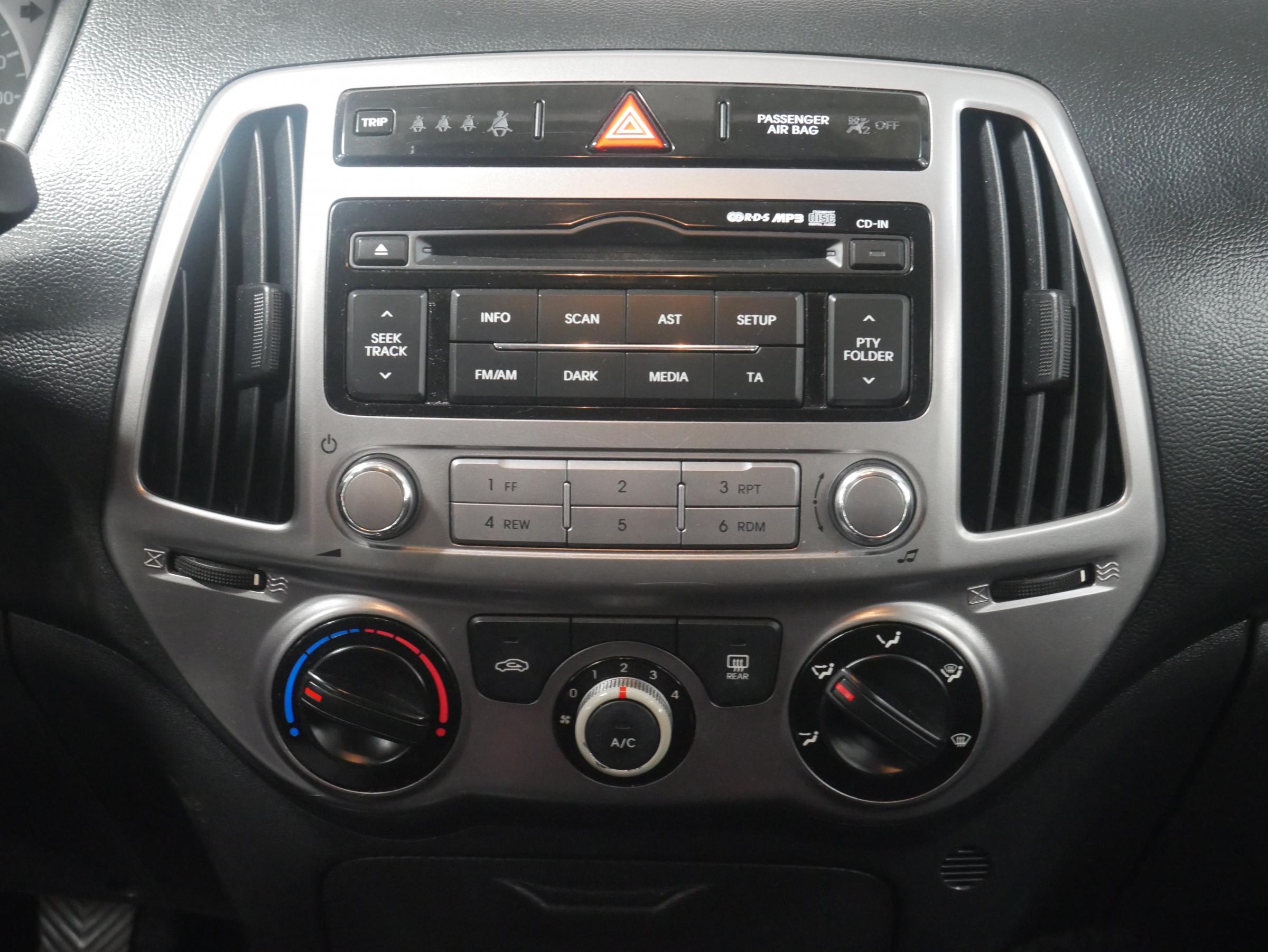 Hyundai i20, 2012 - pohled č. 16