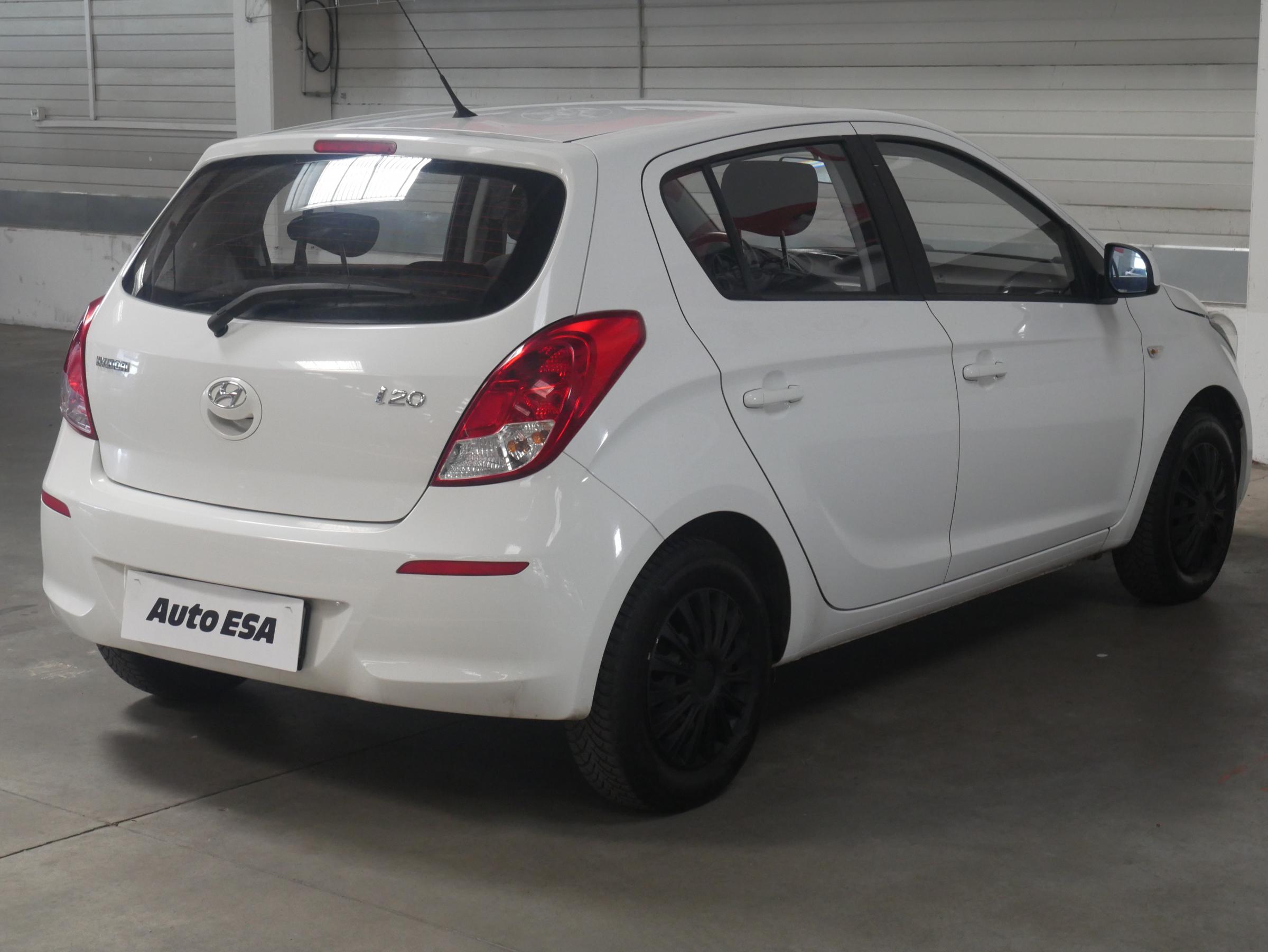 Hyundai i20, 2012 - pohled č. 6