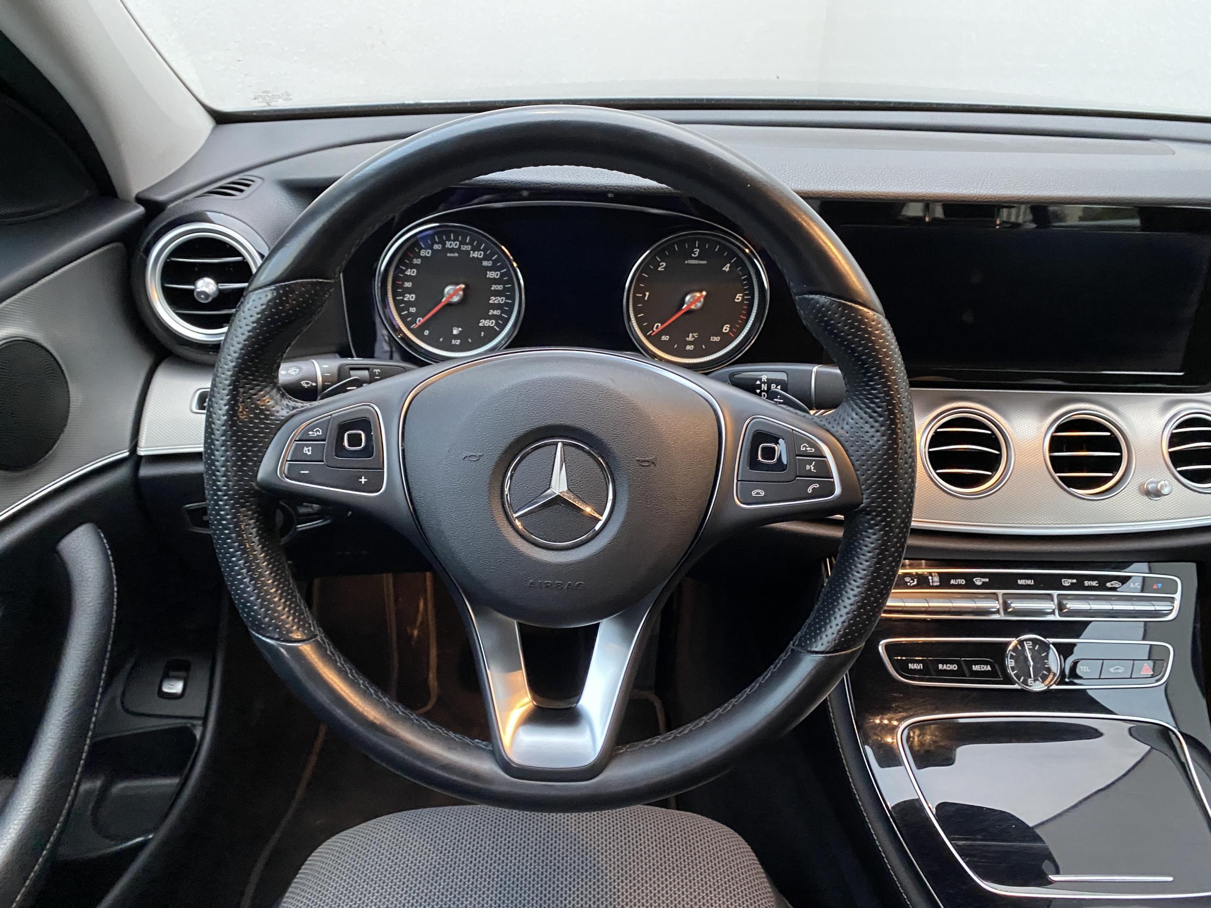 Mercedes-Benz Třída E, 2017 - pohled č. 11