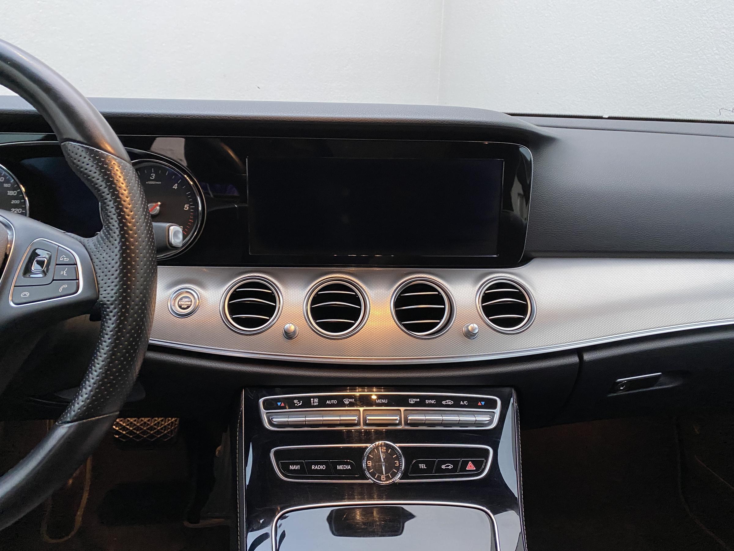 Mercedes-Benz Třída E, 2017 - pohled č. 12