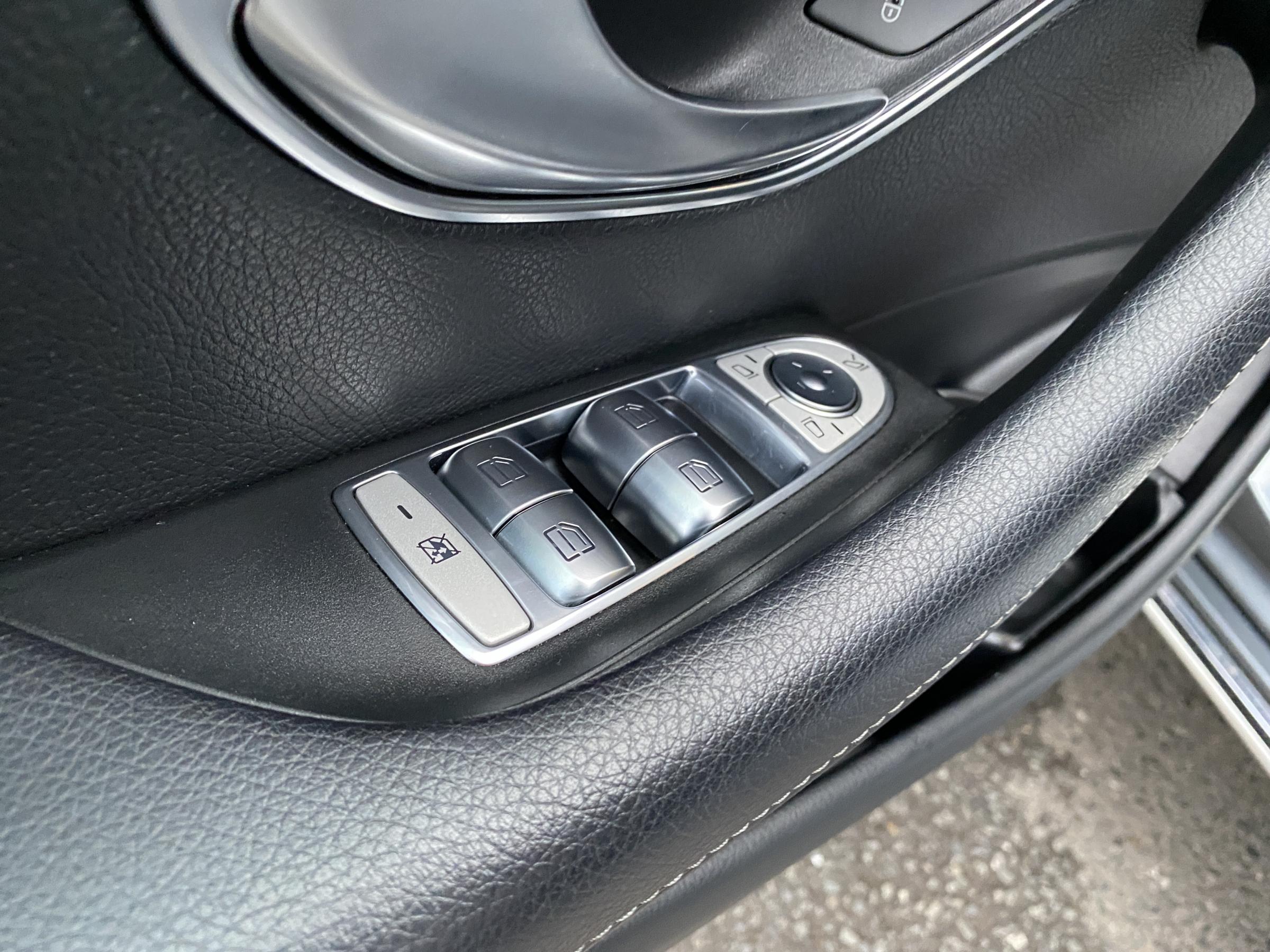 Mercedes-Benz Třída E, 2017 - pohled č. 13