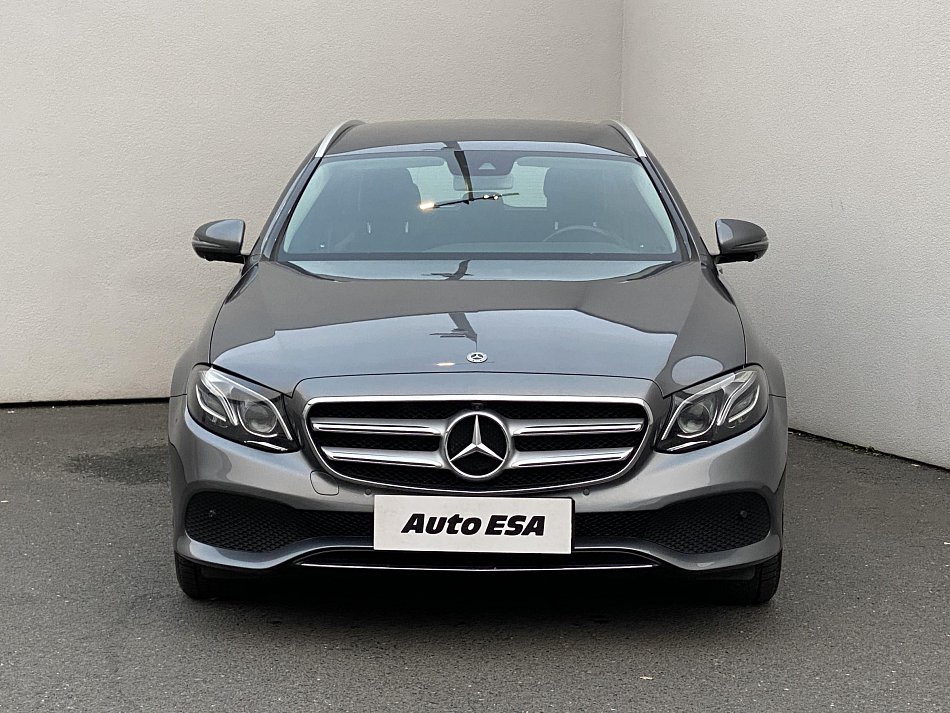 Mercedes-Benz Třída E 2.0CDi  220D