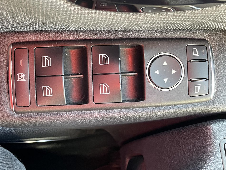 Mercedes-Benz Třída C 2.2CDi  C180