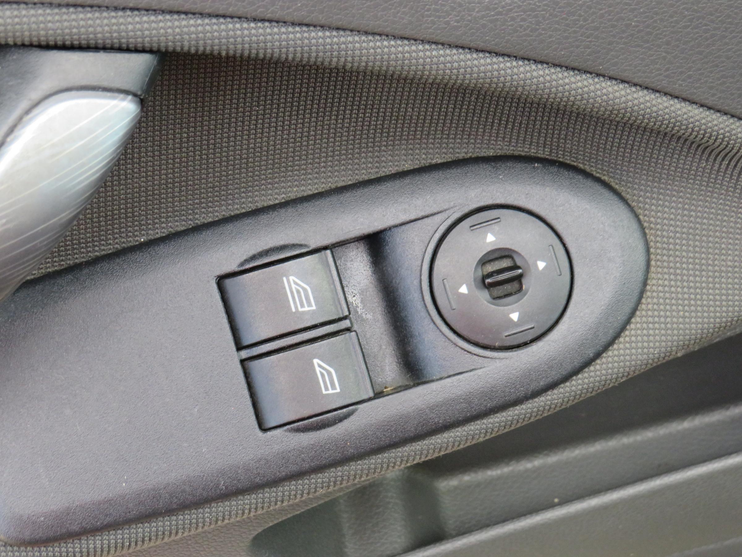 Ford C-MAX, 2008 - pohled č. 11