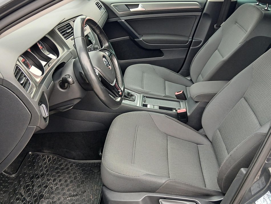 Volkswagen Golf 2.0 TDi 