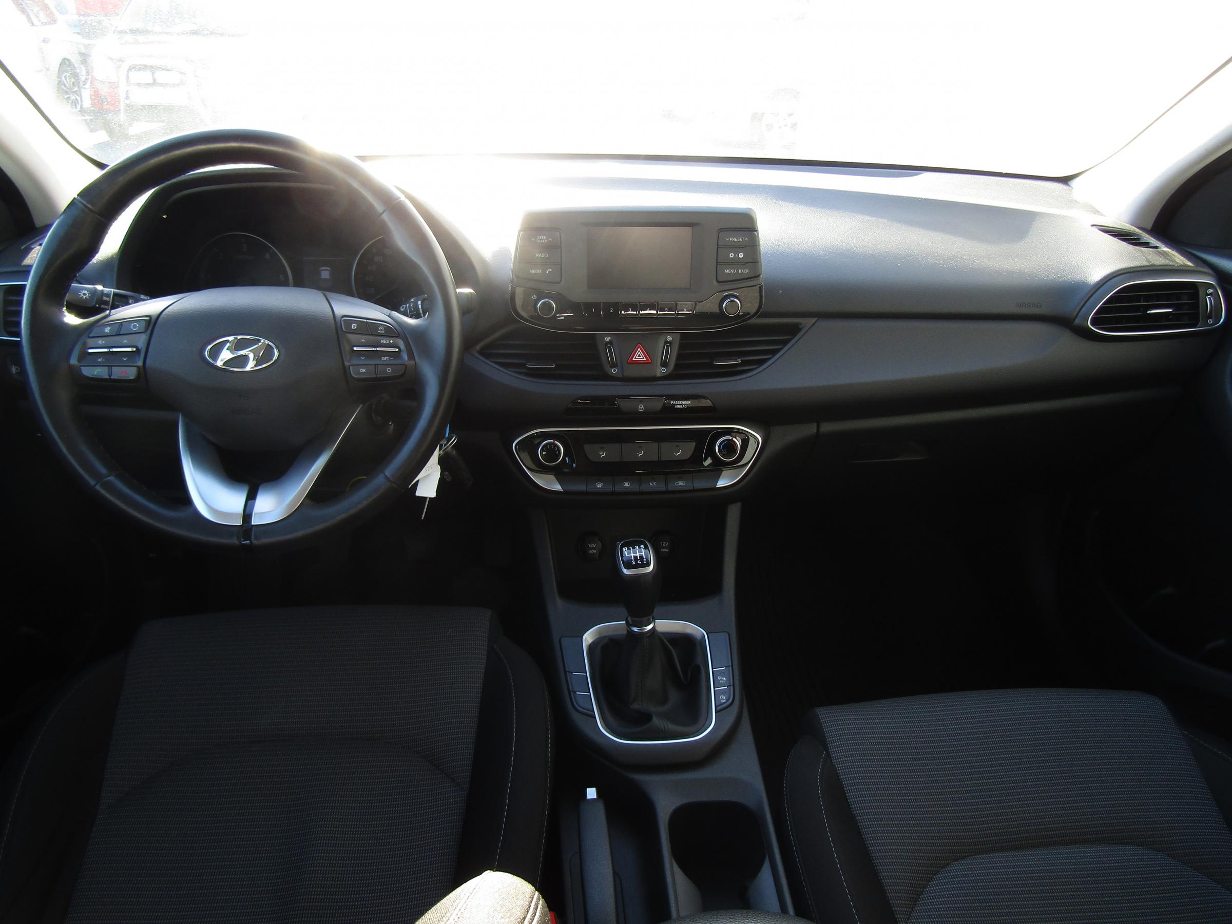 Hyundai i30, 2018 - pohled č. 11