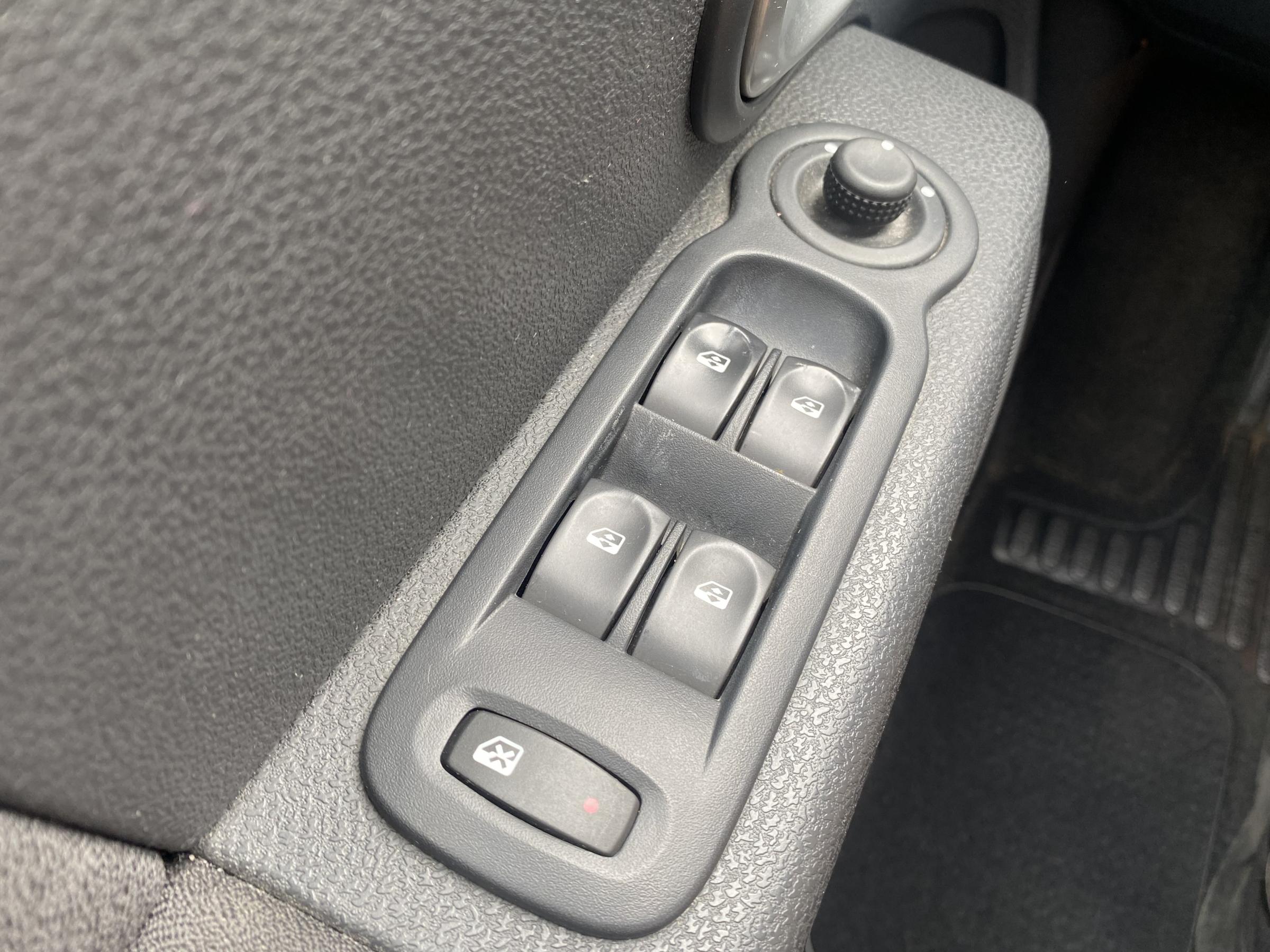 Renault Modus, 2008 - pohled č. 14