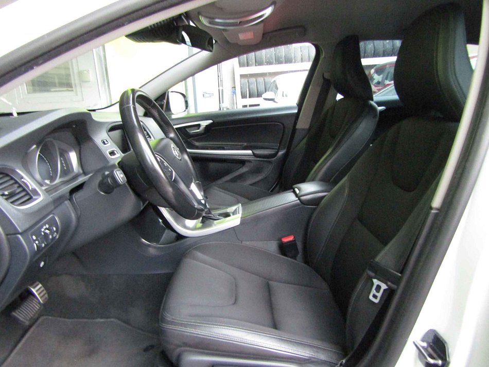 Volvo V60 2.0 T5 Cross Country 4x4