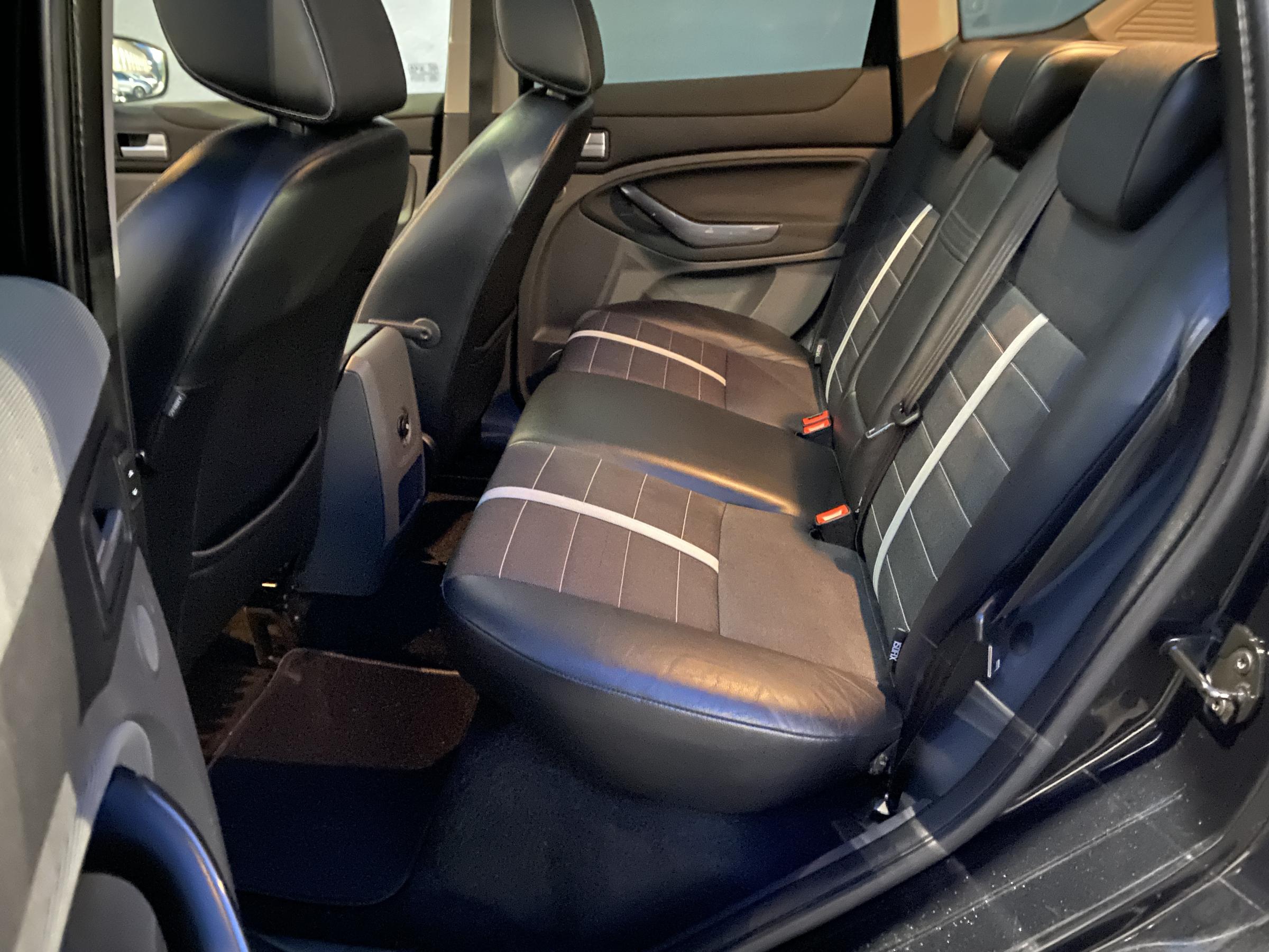 Ford Kuga, 2011 - pohled č. 10