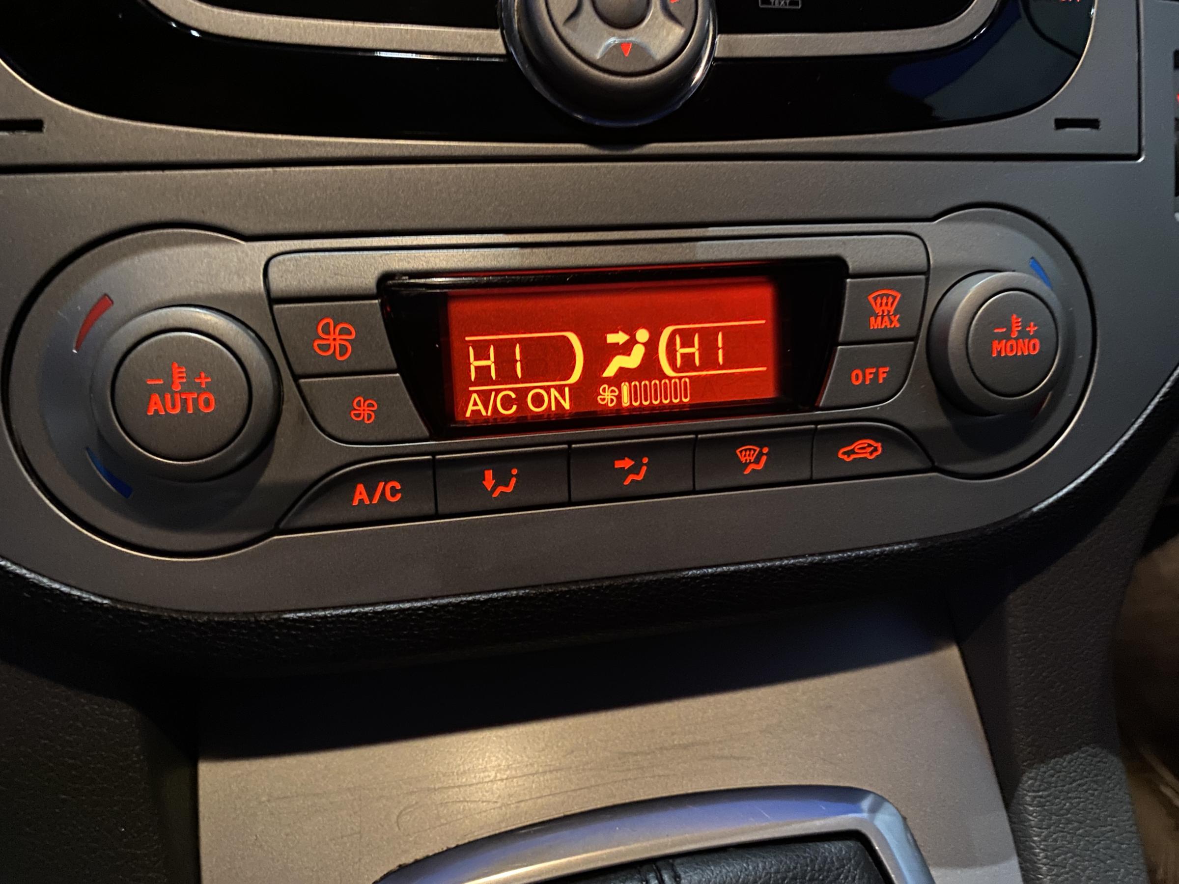 Ford Kuga, 2011 - pohled č. 13