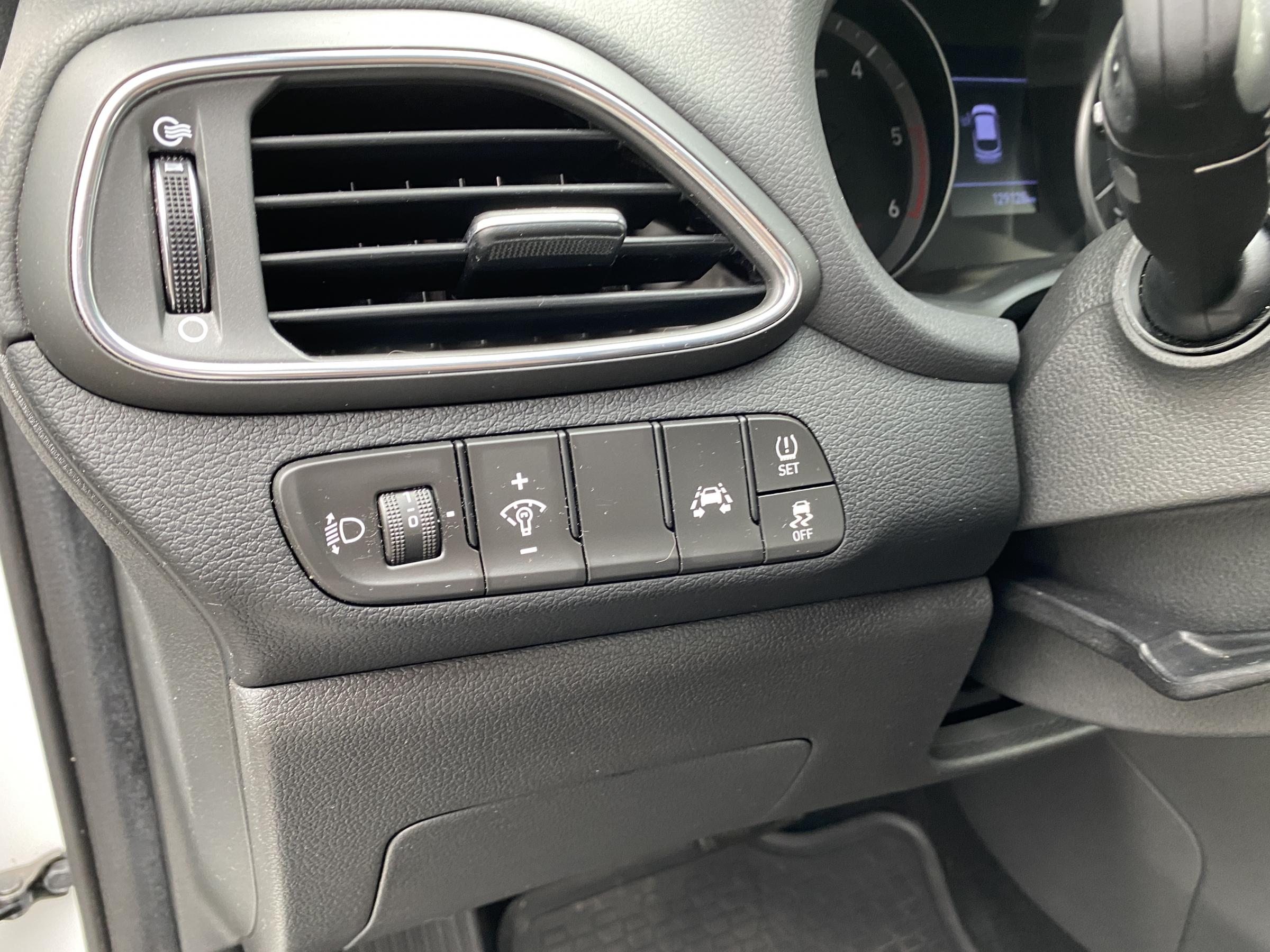 Hyundai i30, 2020 - pohled č. 15