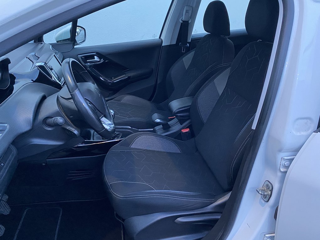 Peugeot 2008 1.2 PT 