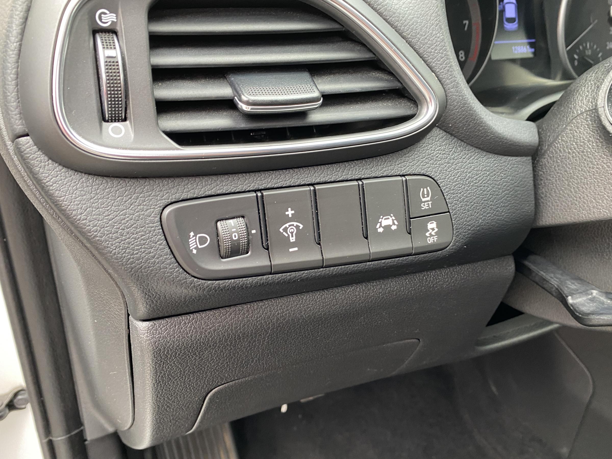 Hyundai i30, 2019 - pohled č. 15