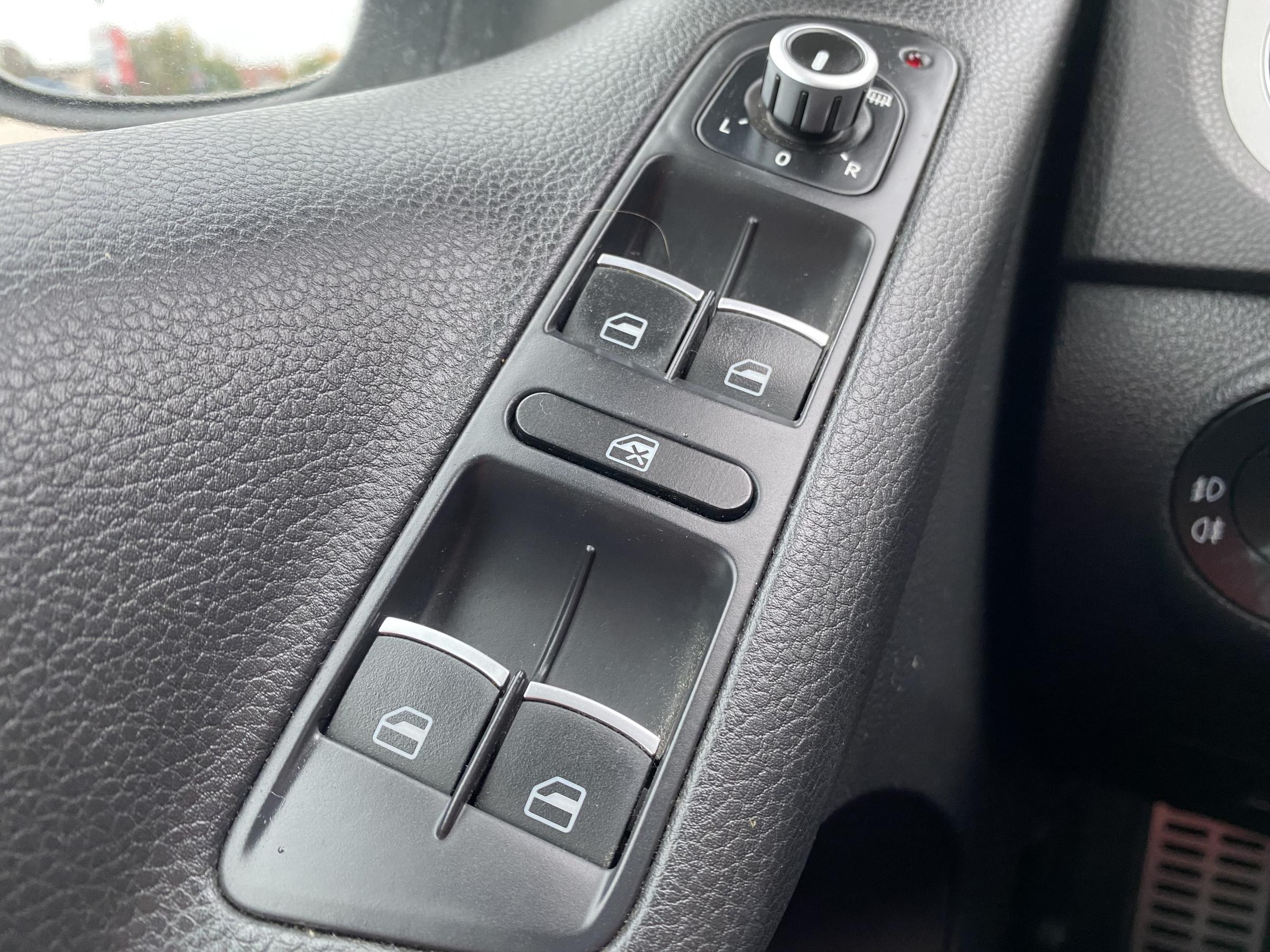 Volkswagen Tiguan, 2014 - pohled č. 11