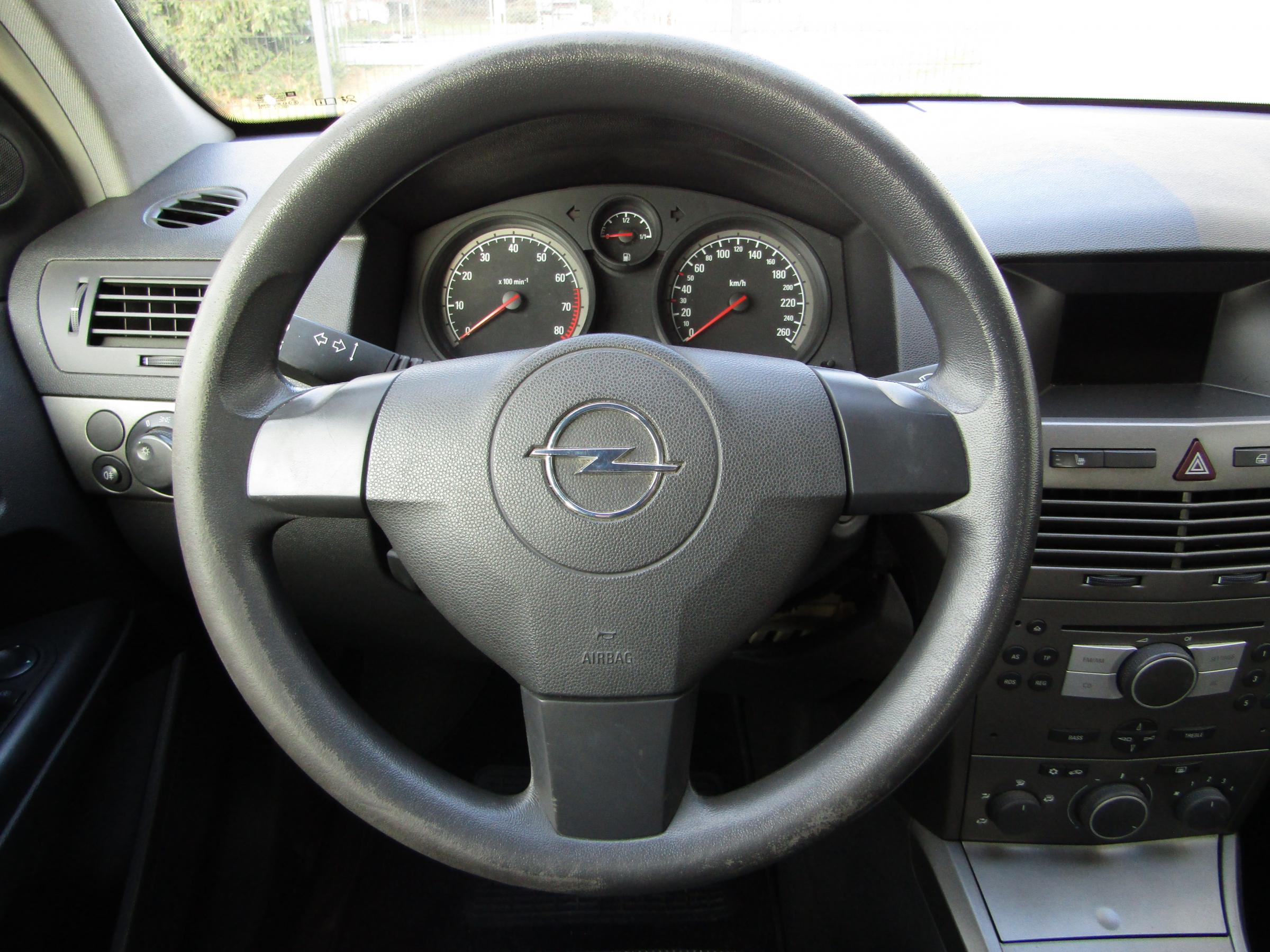 Opel Astra, 2004 - pohled č. 14