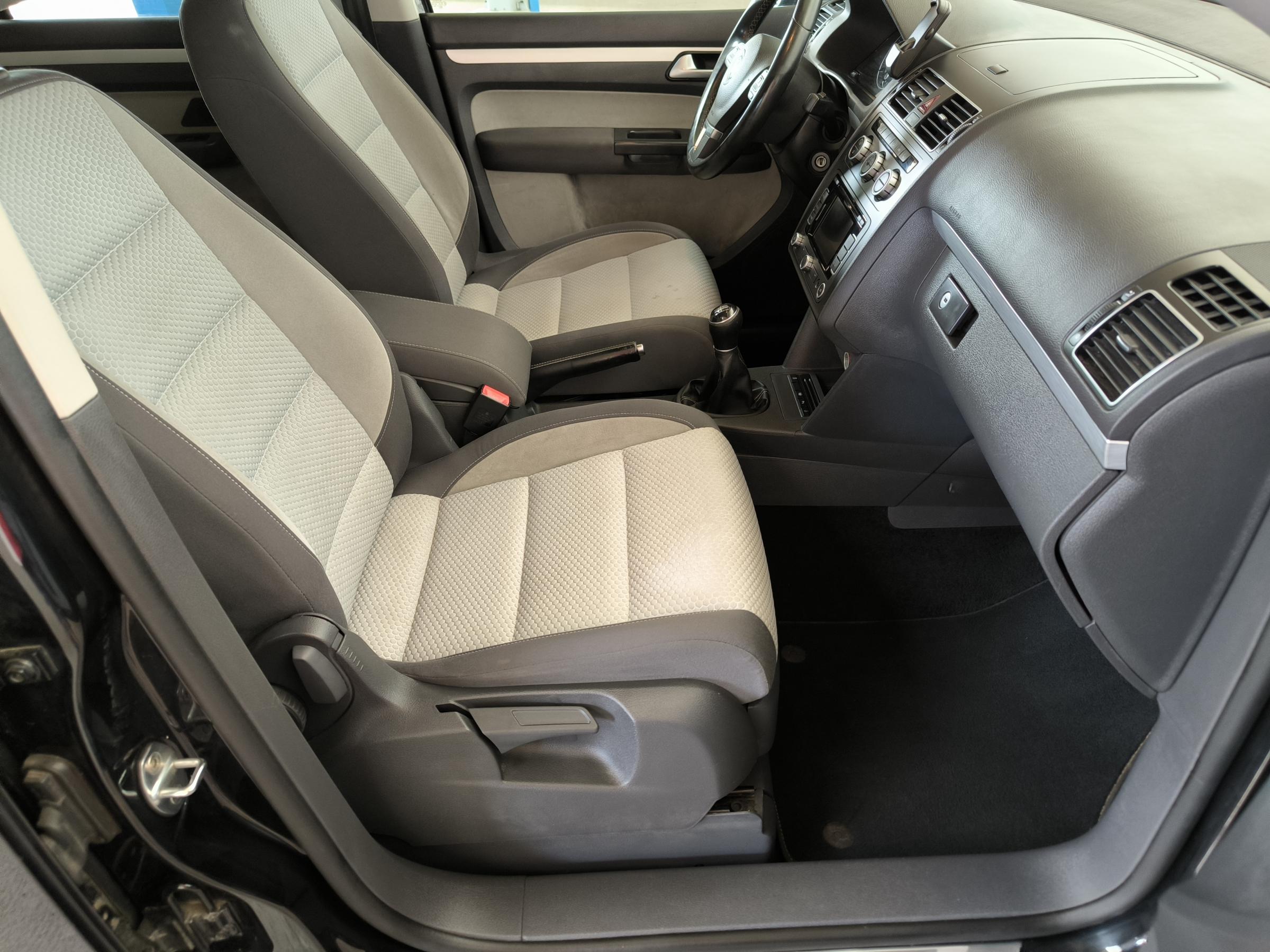 Volkswagen Touran, 2014 - pohled č. 11