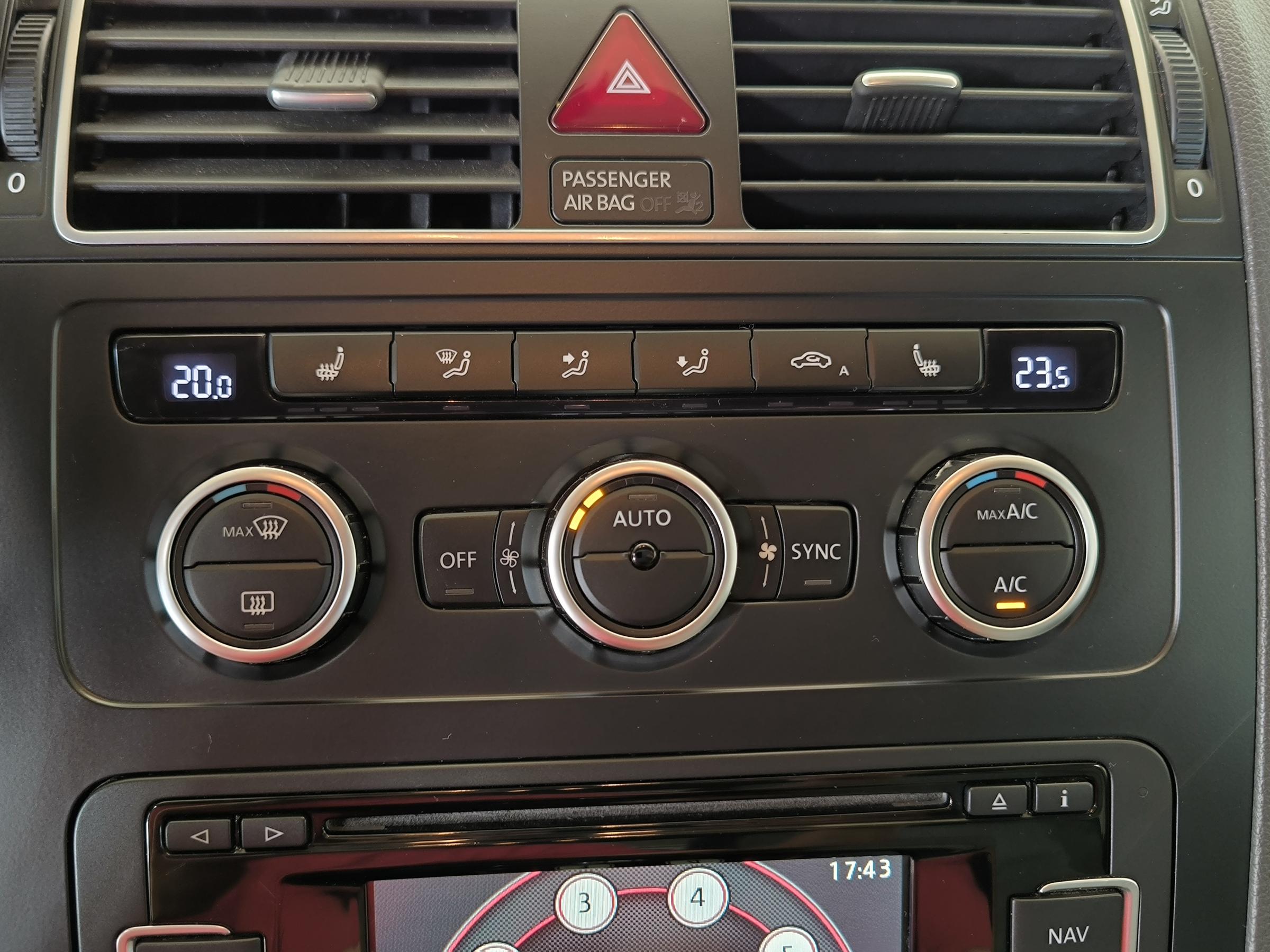 Volkswagen Touran, 2014 - pohled č. 15