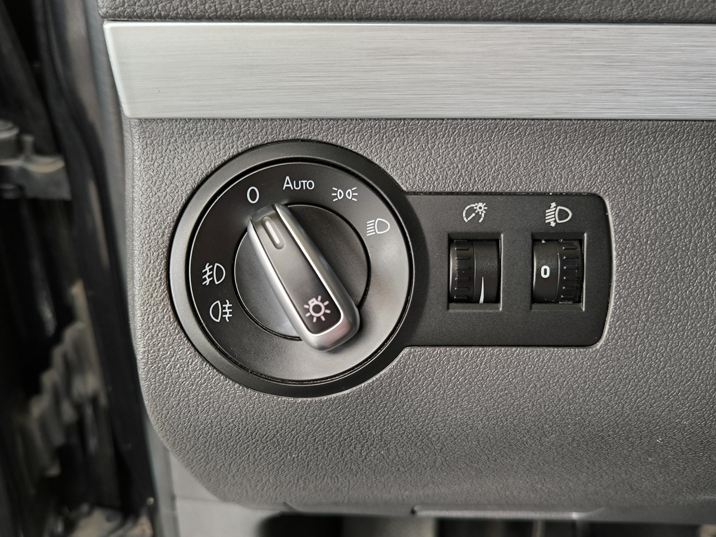 Volkswagen Touran, 2014 - pohled č. 16