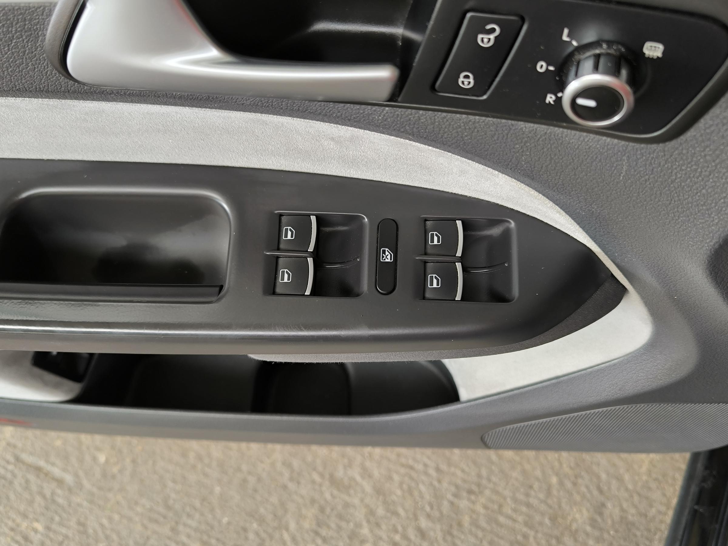 Volkswagen Touran, 2014 - pohled č. 17