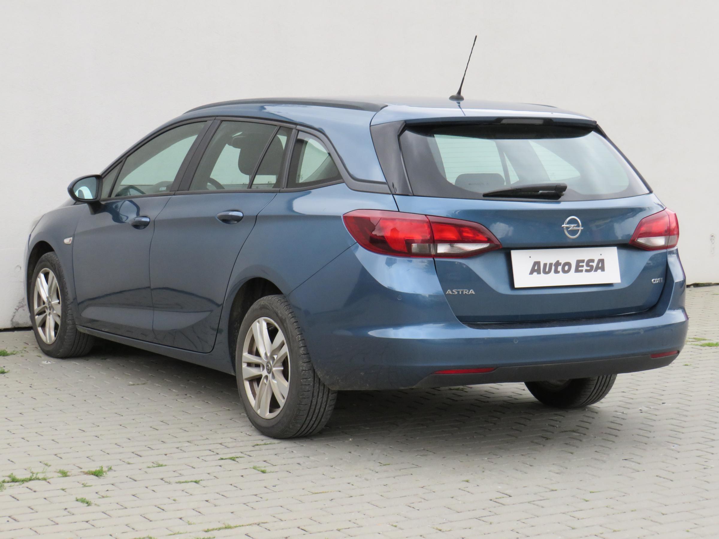 Opel Astra, 2016 - pohled č. 6