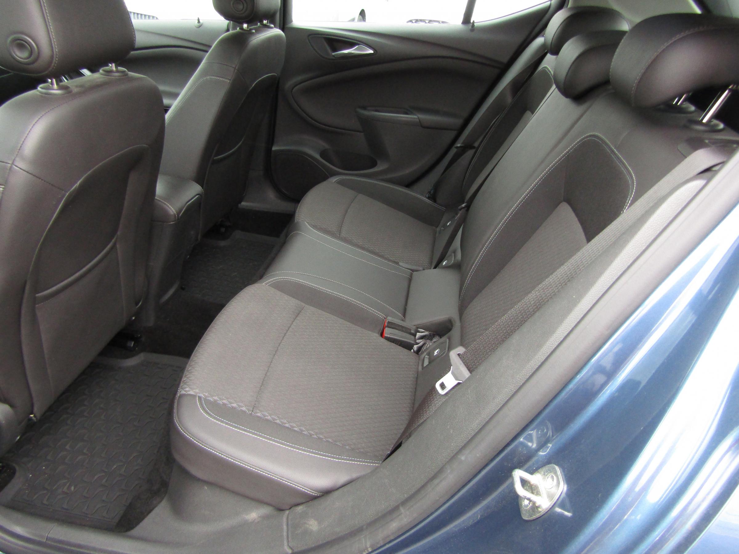 Opel Astra, 2016 - pohled č. 10