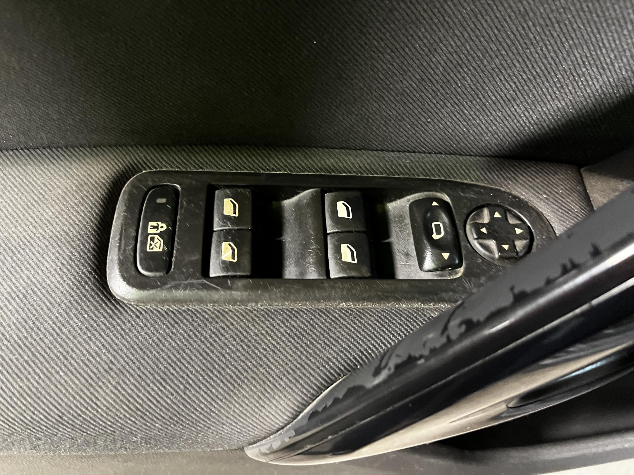 Peugeot 508, 2011 - pohled č. 12