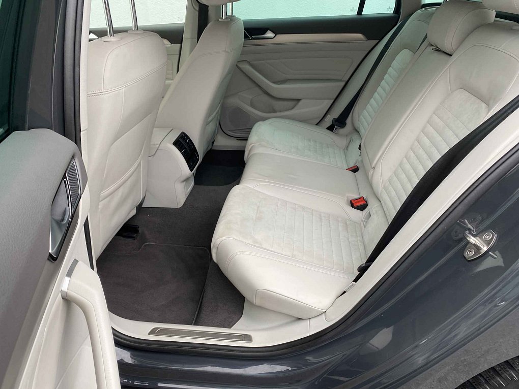 Volkswagen Passat 2.0 TDi Elegance