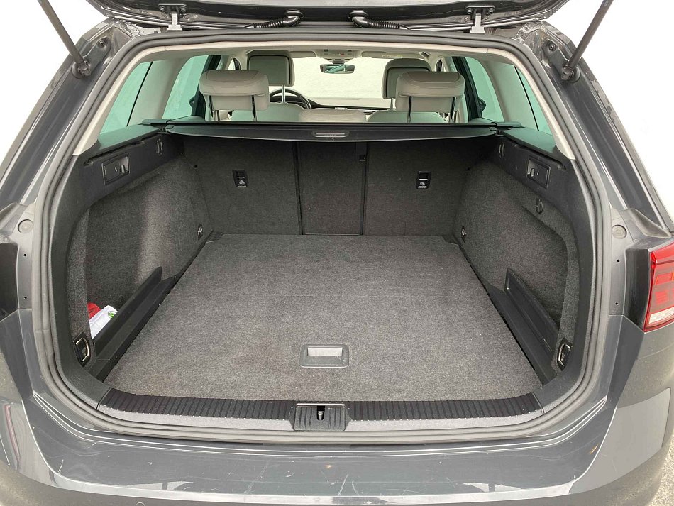 Volkswagen Passat 2.0 TDi Elegance