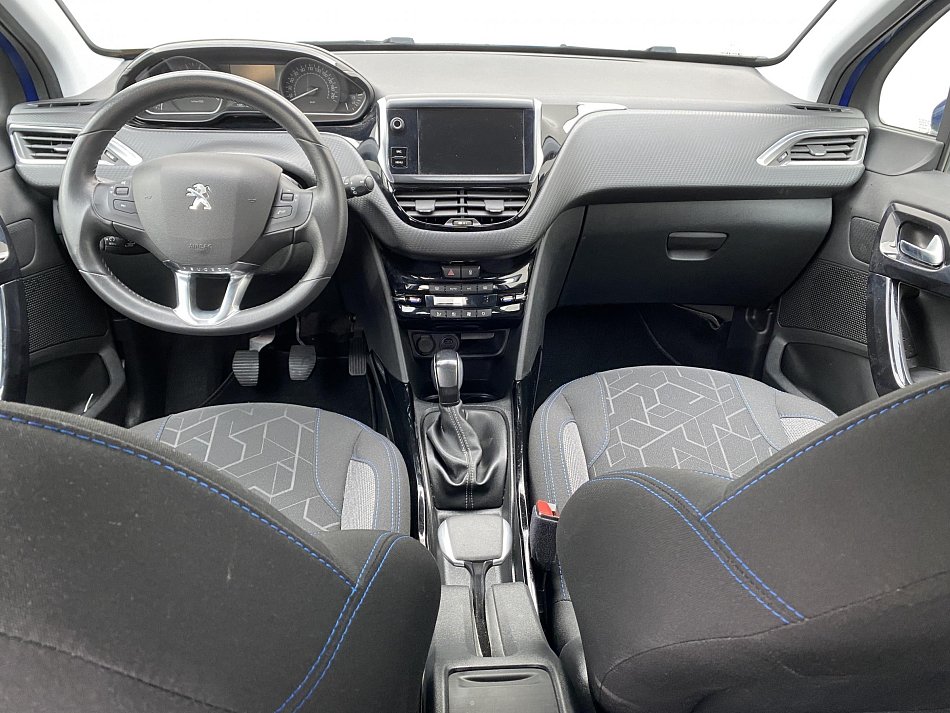 Peugeot 2008 1.2i Signature