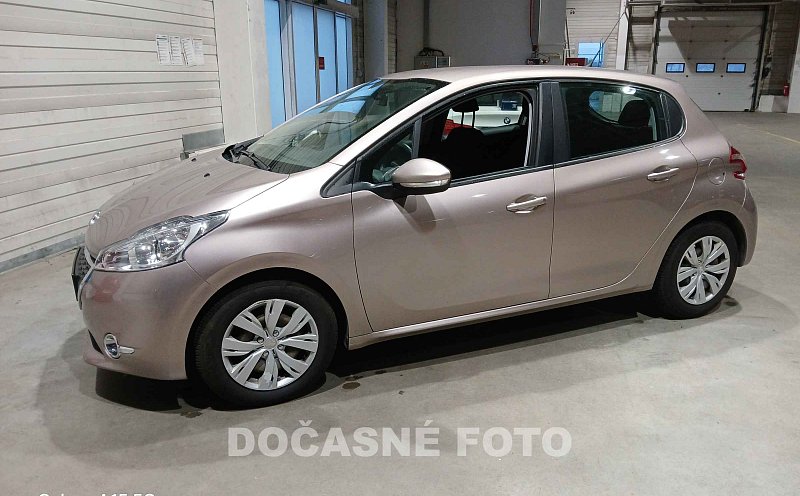 Peugeot 208 1.2 i 