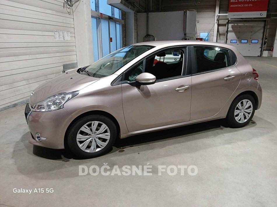 Peugeot 208 1.2 i 