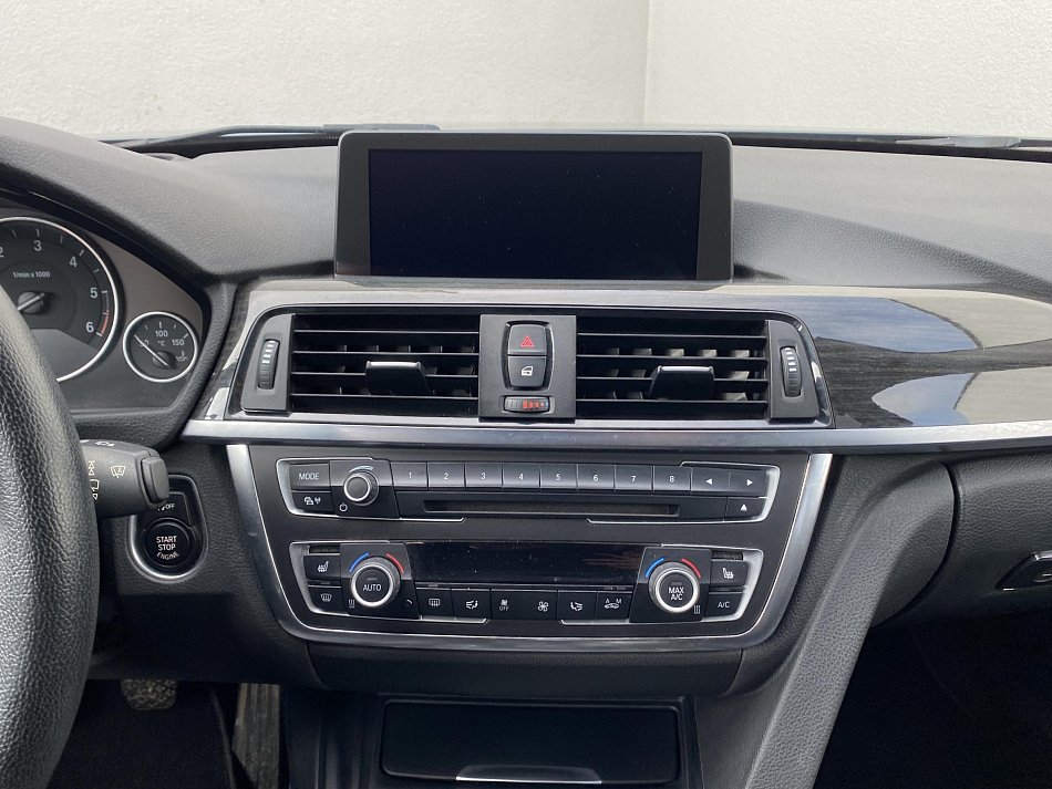 BMW Řada 3 2.0 D LuxuryLine 320D