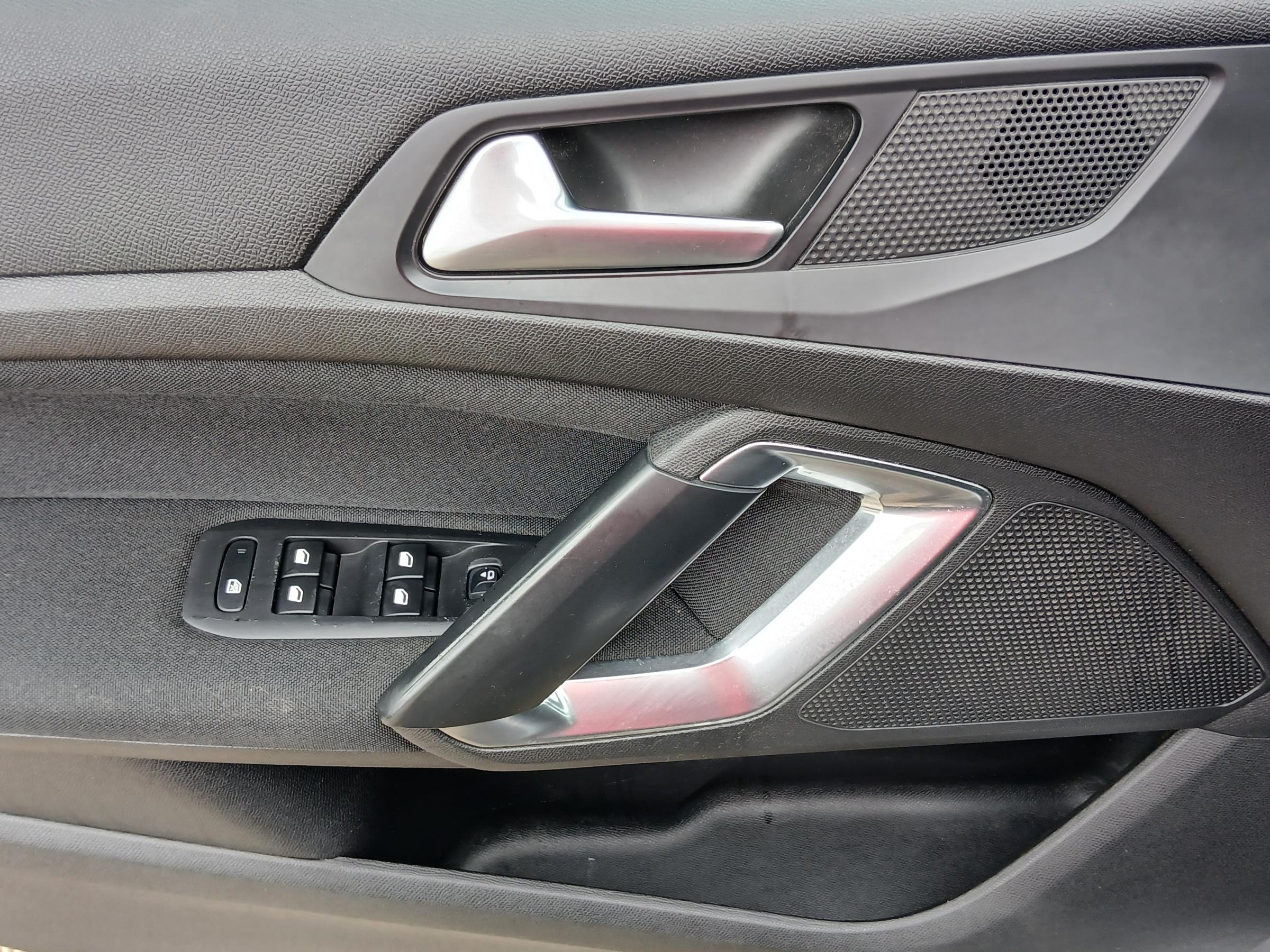 Peugeot 308, 2015 - pohled č. 11