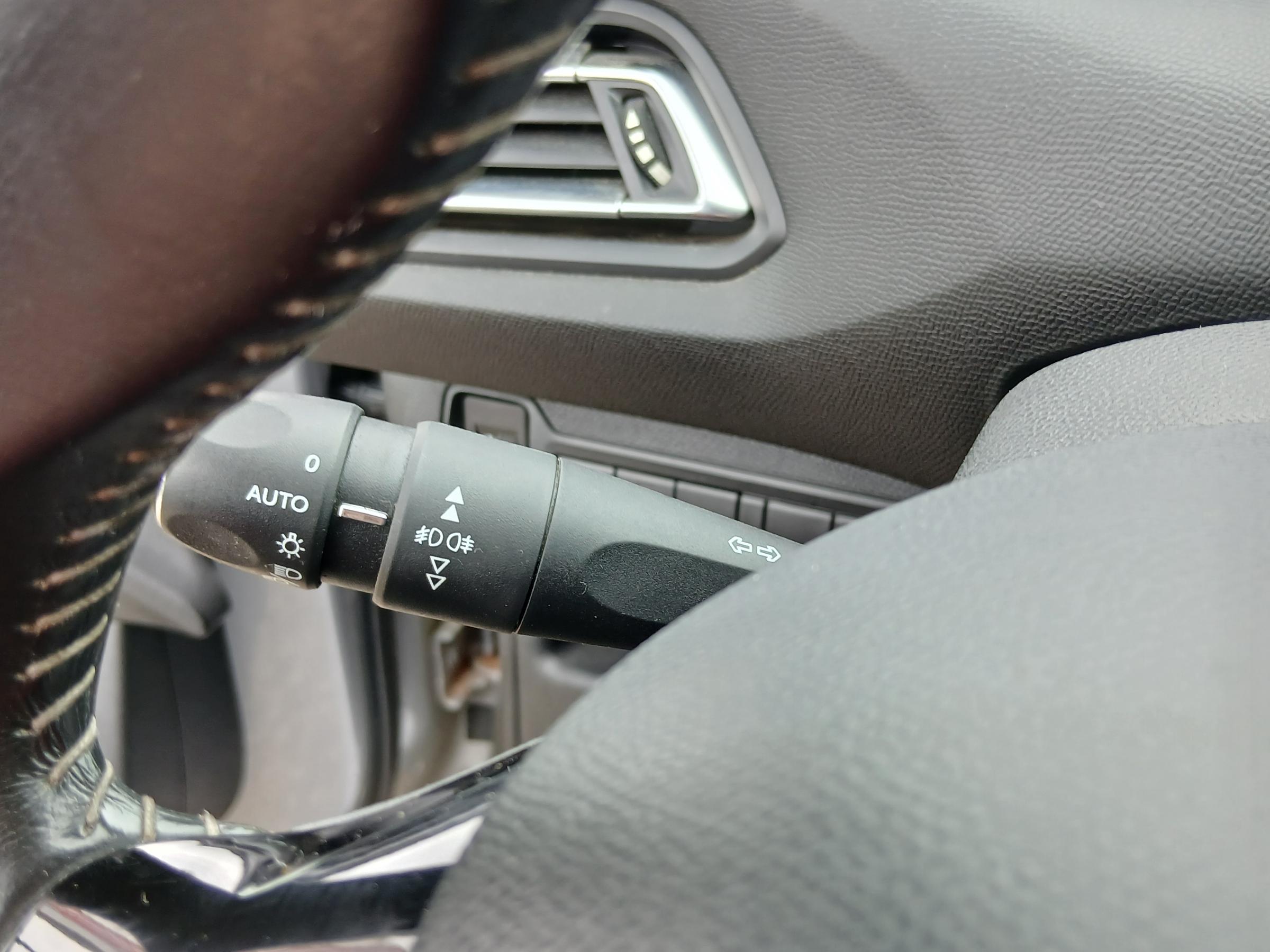 Peugeot 308, 2015 - pohled č. 13