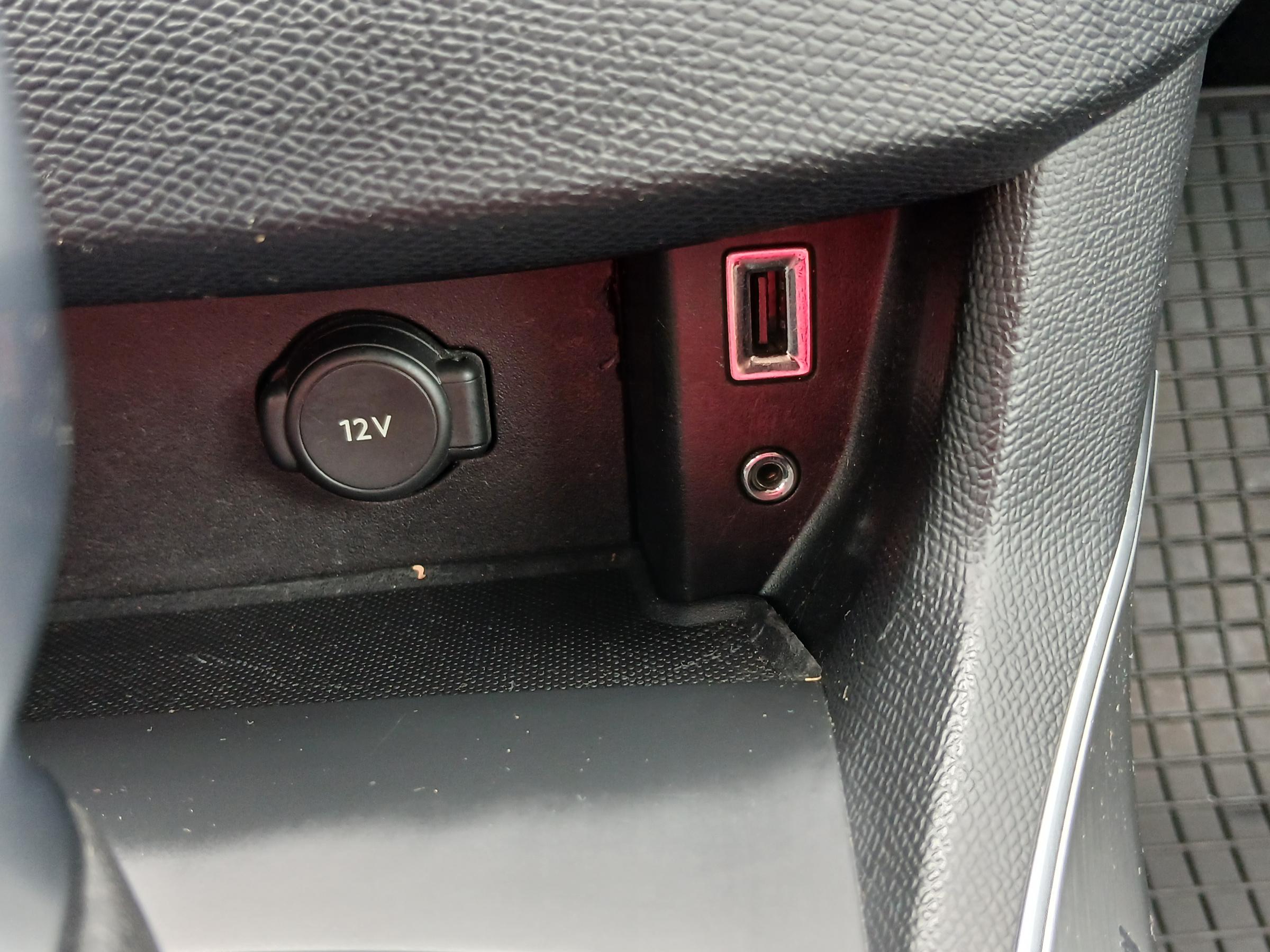 Peugeot 308, 2015 - pohled č. 20