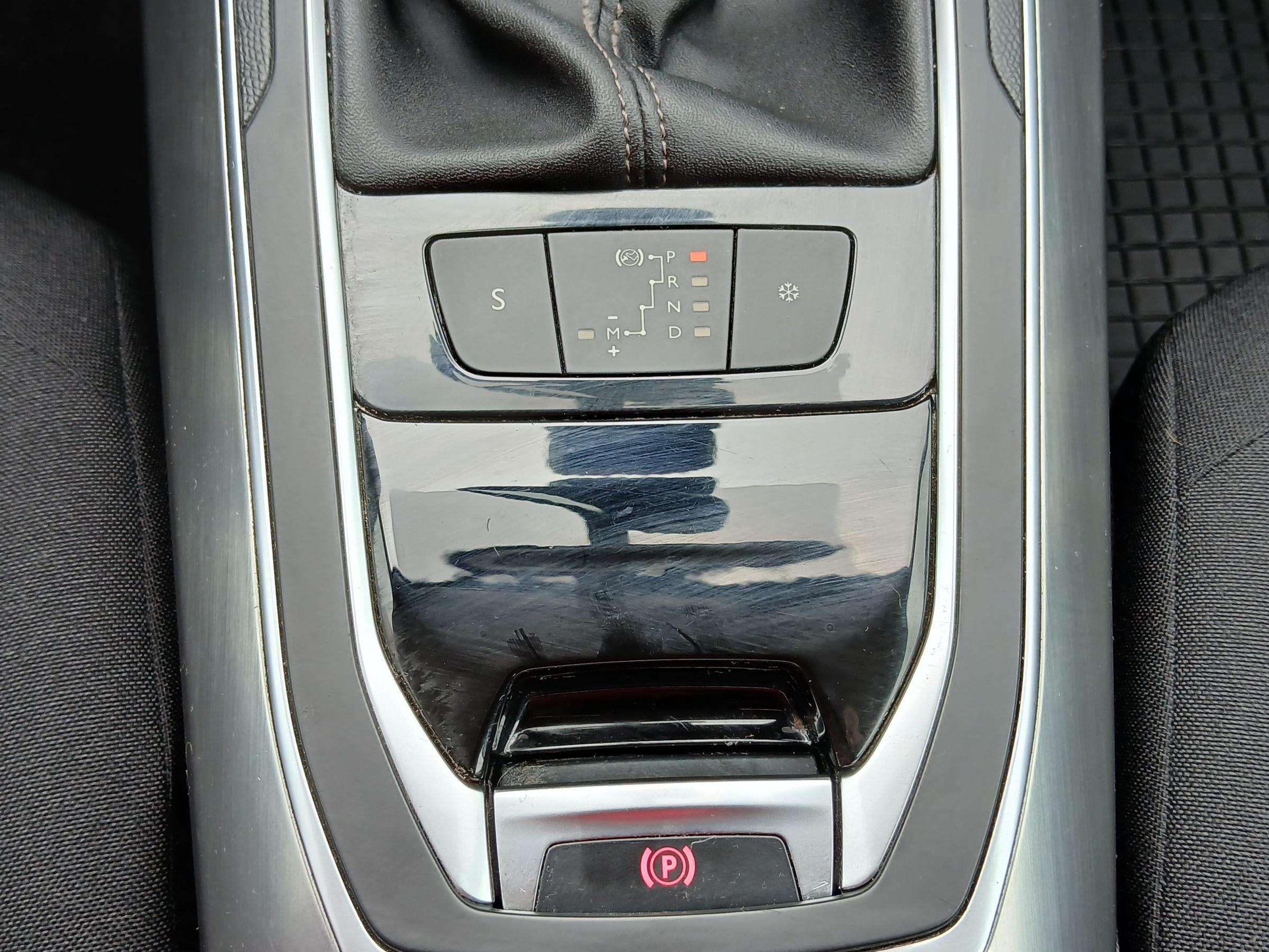 Peugeot 308, 2015 - pohled č. 21