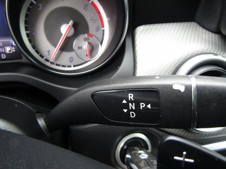 Mercedes-Benz GLA 2.2CDi  200 D 4MATIC