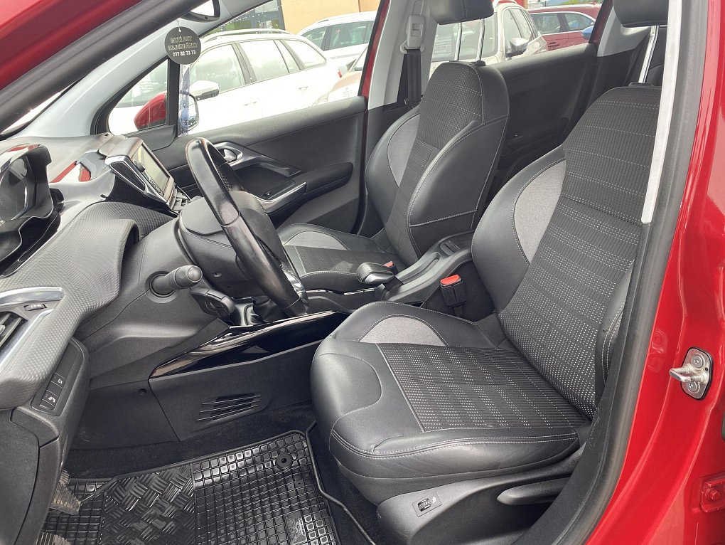 Peugeot 2008 1.2PT 