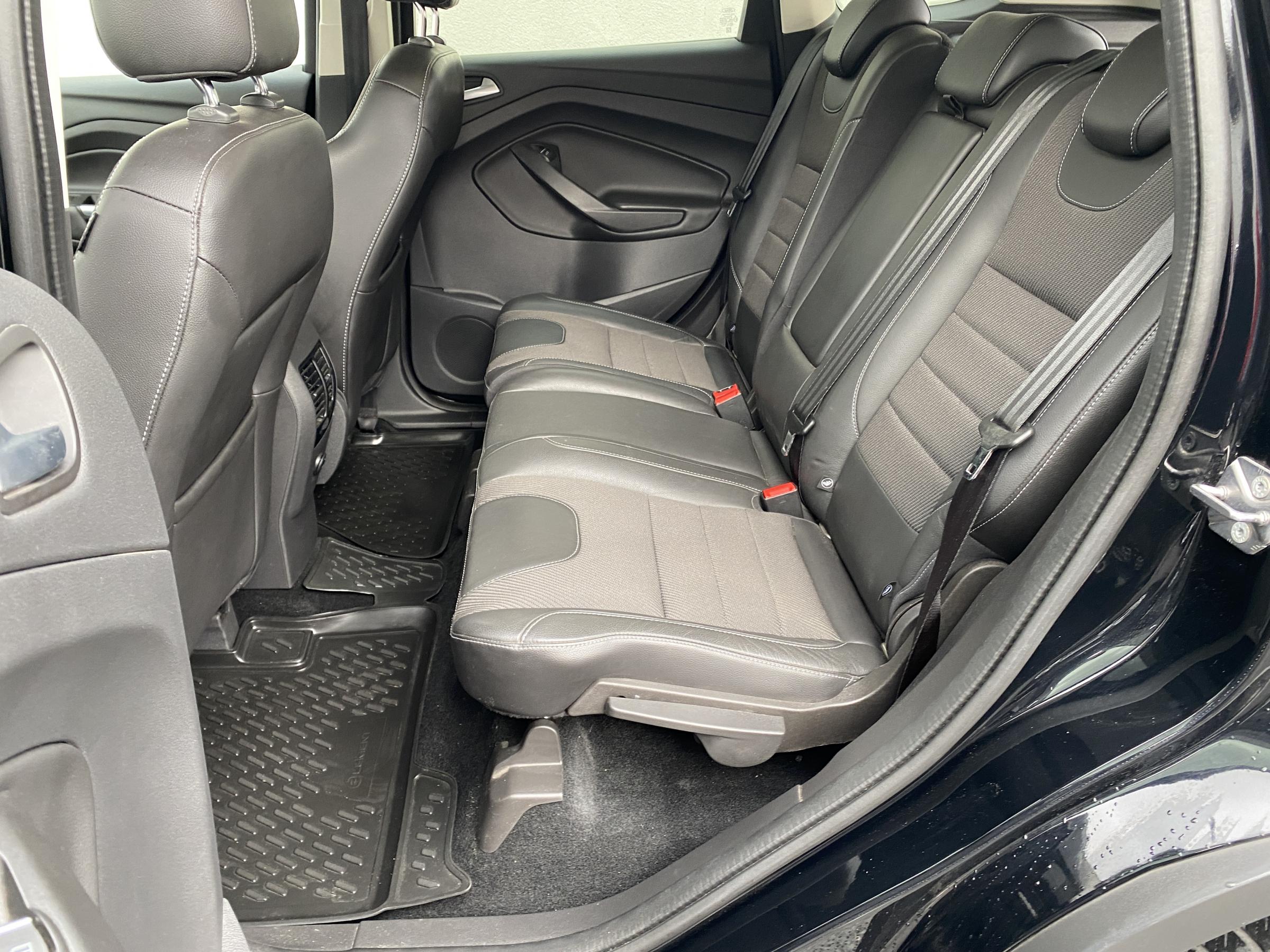 Ford Kuga, 2016 - pohled č. 10