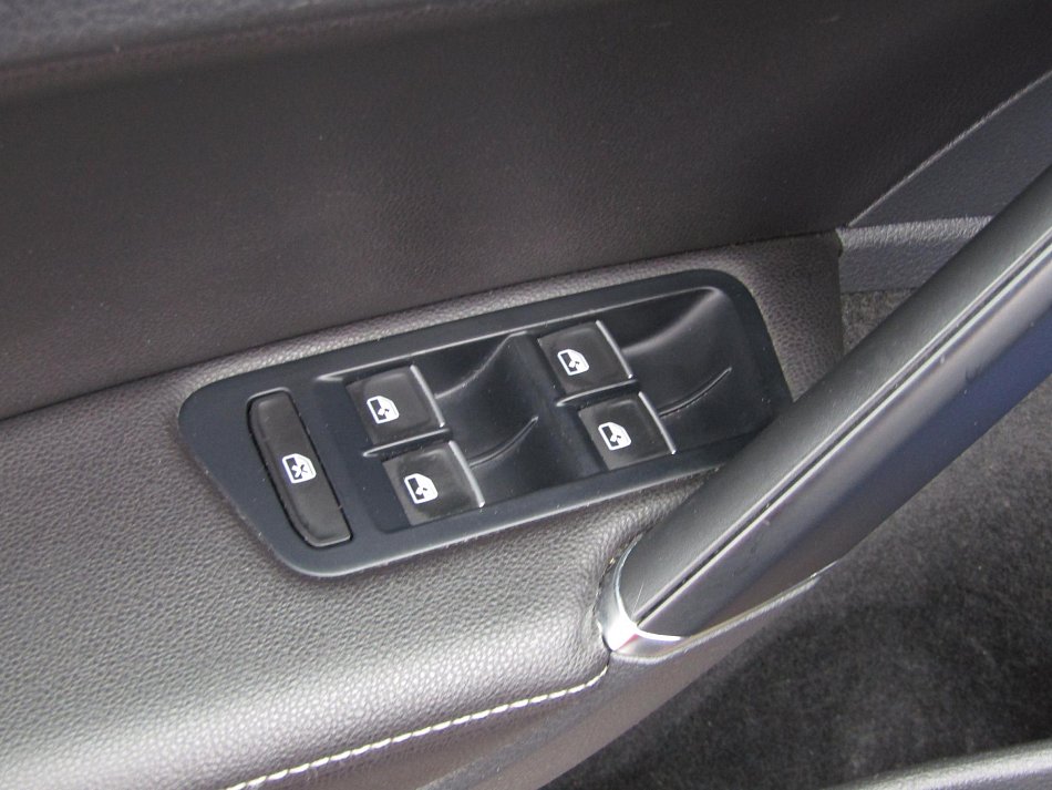 Volkswagen Golf 2.0 TSi 