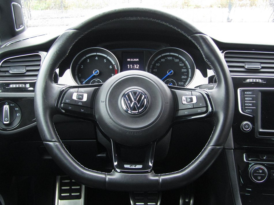 Volkswagen Golf 2.0 TSi 
