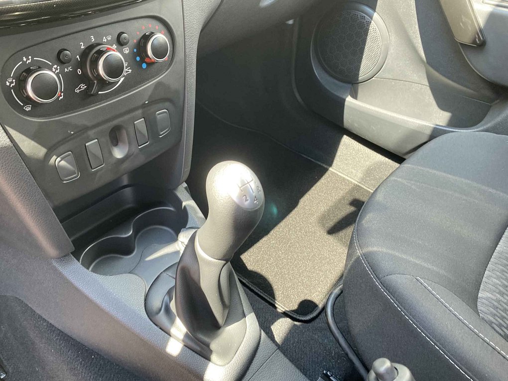 Dacia Sandero 1.0i 