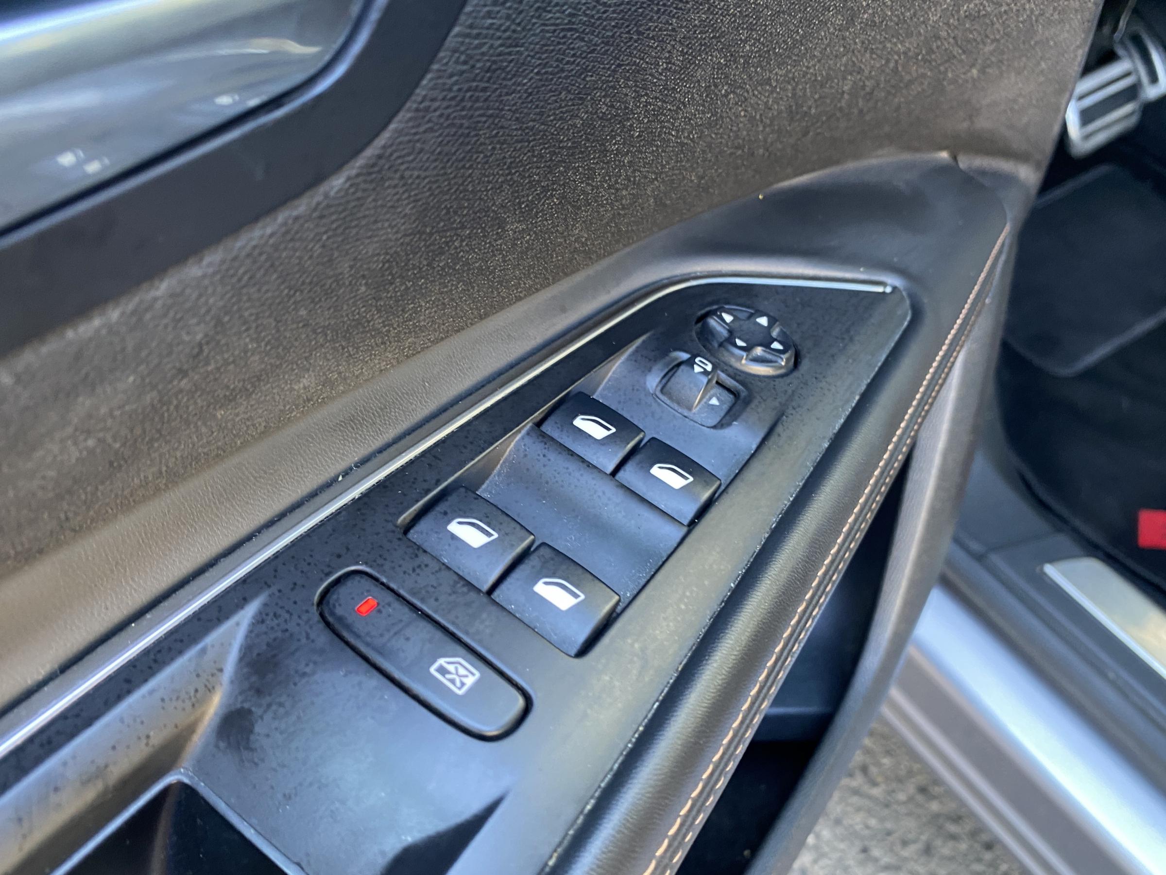 Peugeot 5008, 2018 - pohled č. 17