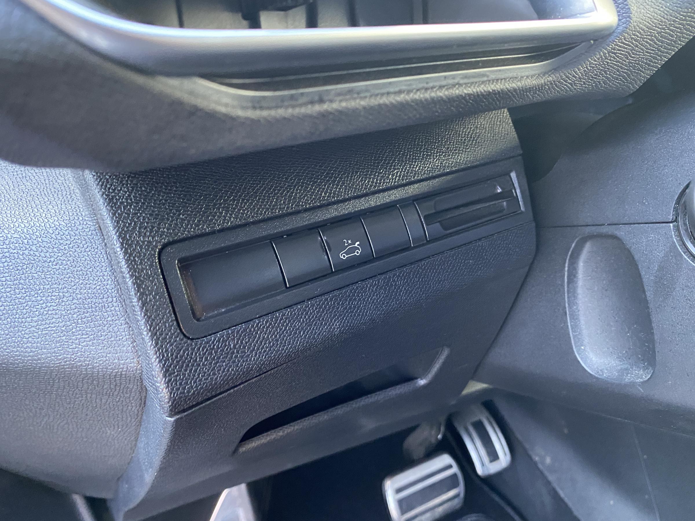 Peugeot 5008, 2018 - pohled č. 19